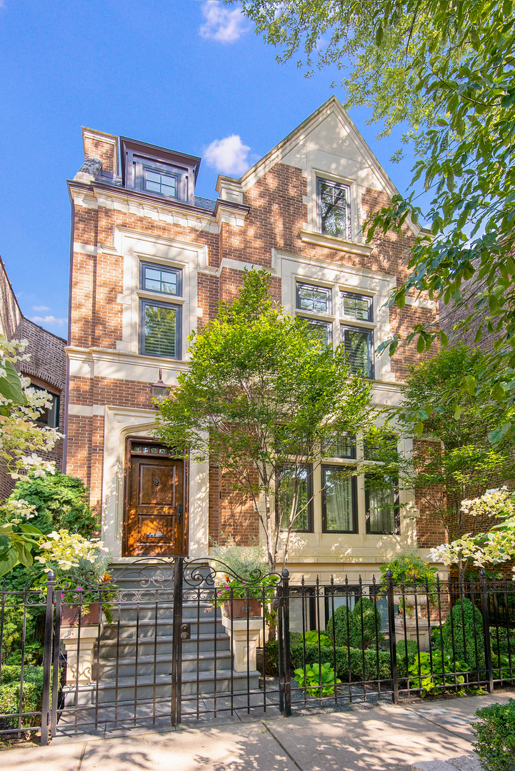 3743 North Greenview Avenue Chicago, IL 60613 - Photo 1 of 51