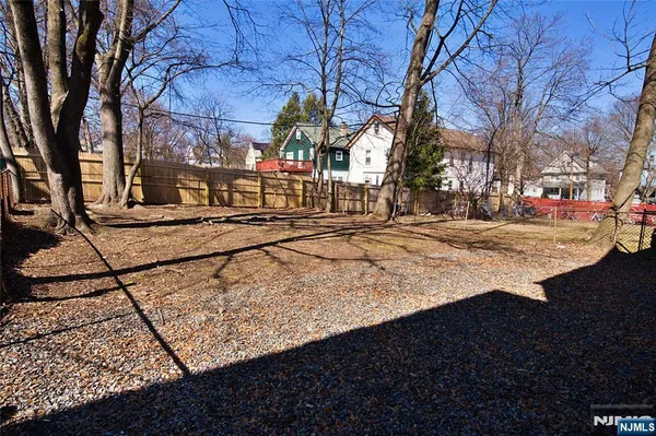 $2,600 | 116 Maple Avenue, Unit 4, Montclair, NJ 07042