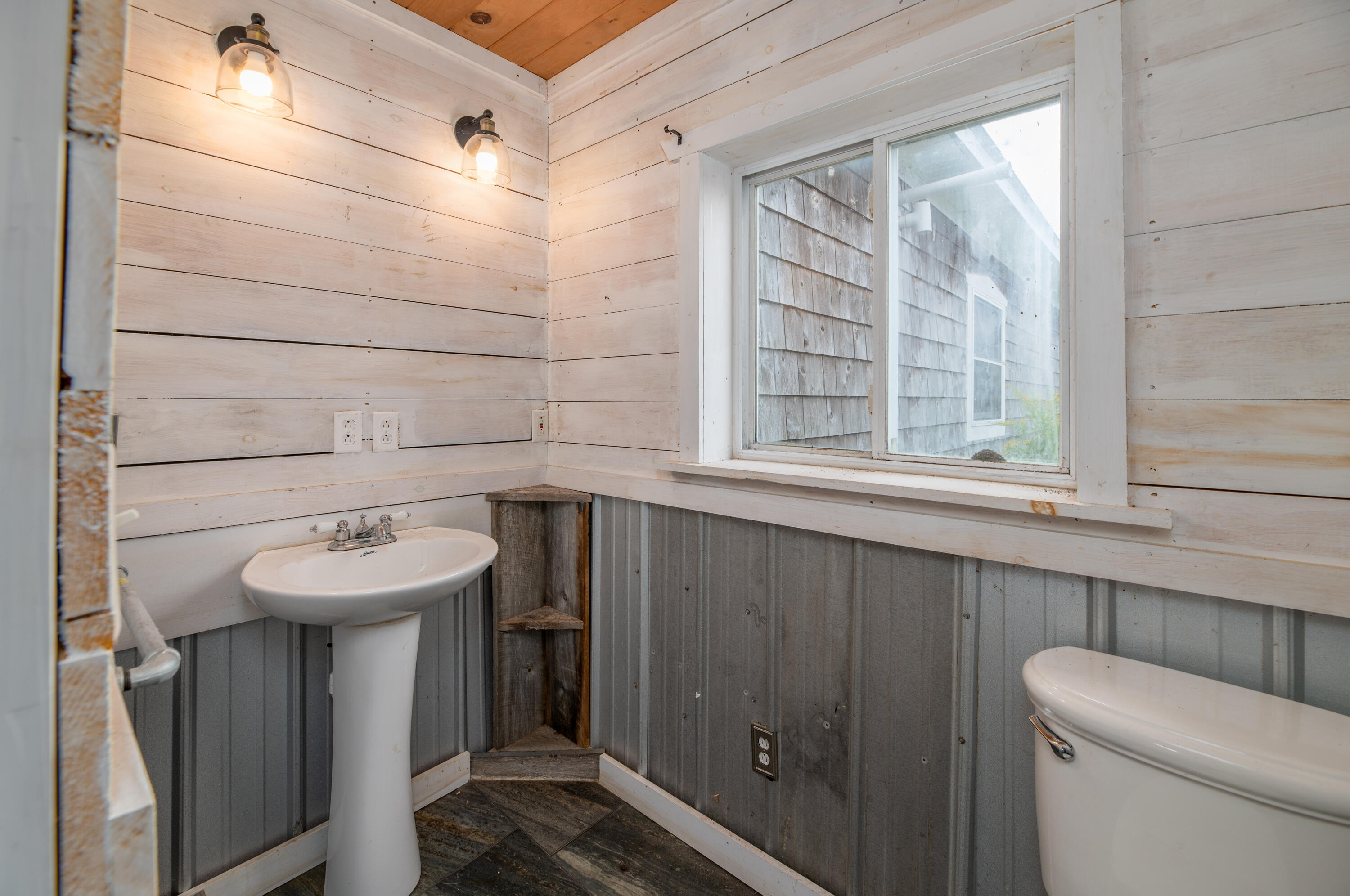 945 East Thorndike Road Thorndike, ME 04986 - Photo 26 of 44 Interior9