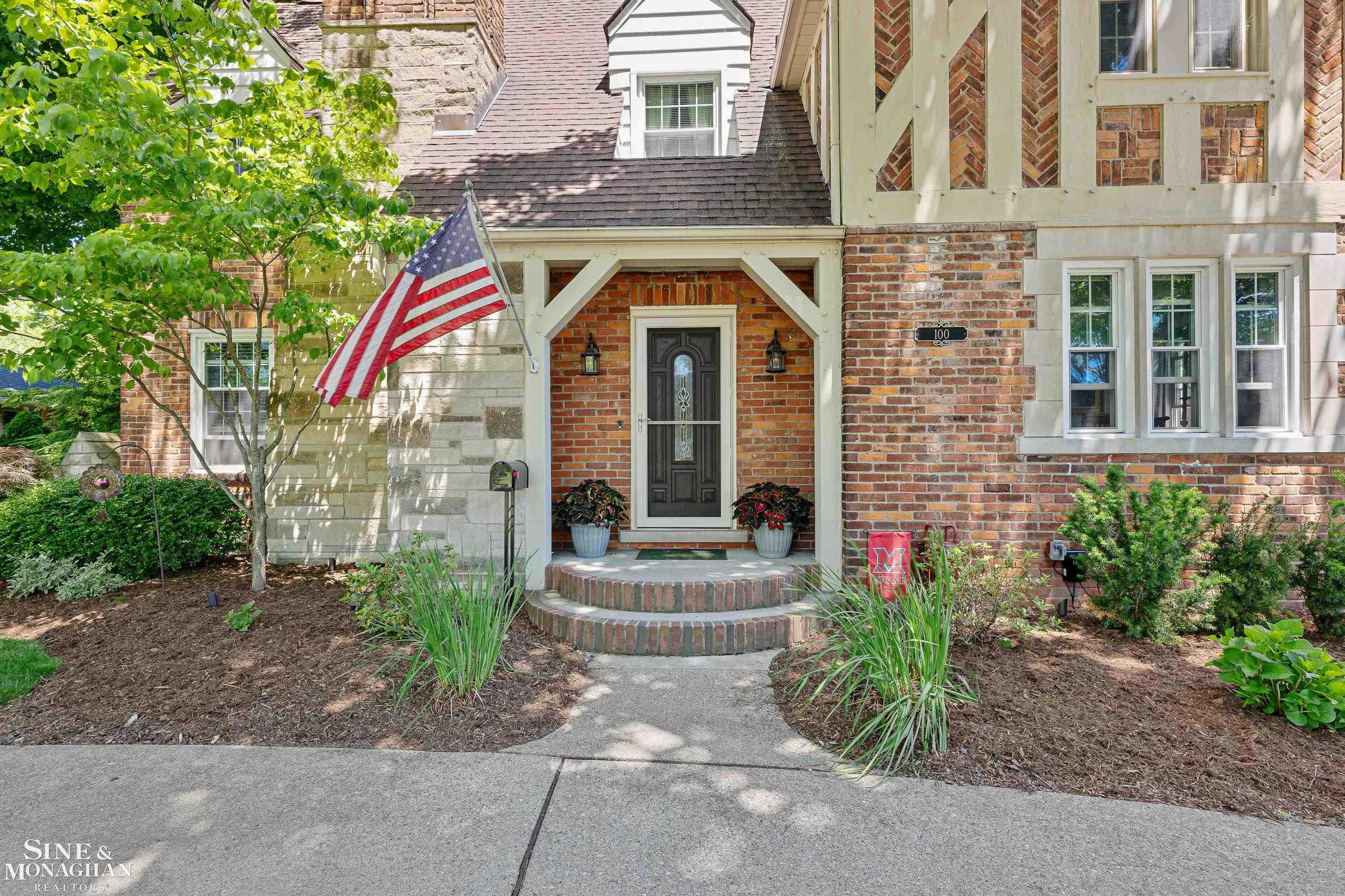 100 Roslyn Road Grosse Pointe Woods, MI 48236 - Photo 2 of 55