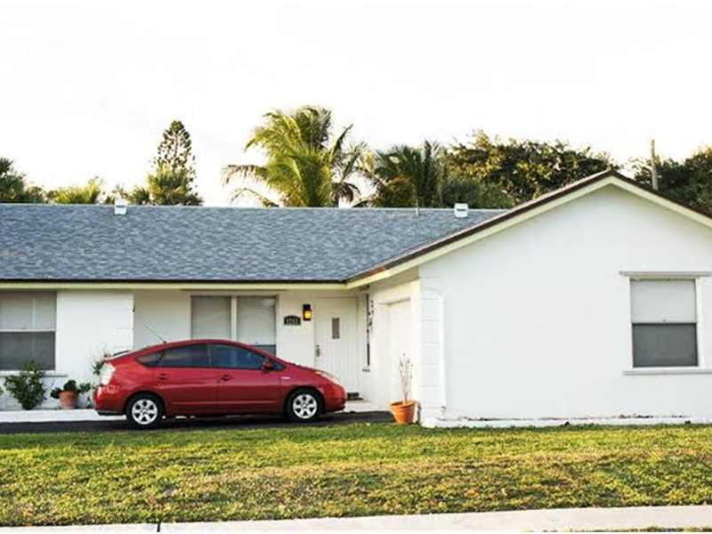 9293 Southampton Place Boca Raton, FL 33434 - Photo 1 of 12 a car parked in front of white house
