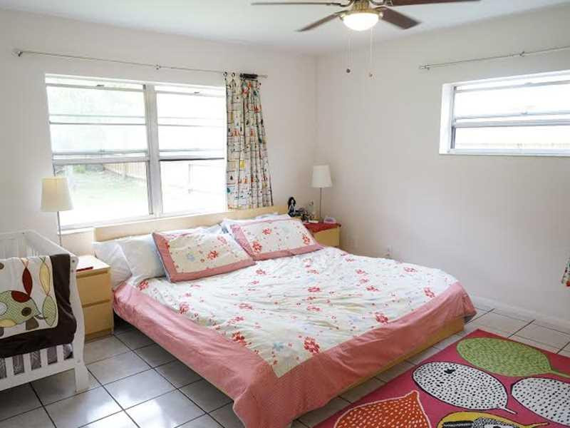 9293 Southampton Place Boca Raton, FL 33434 - Photo 6 of 12 a bedroom with a bed and a window