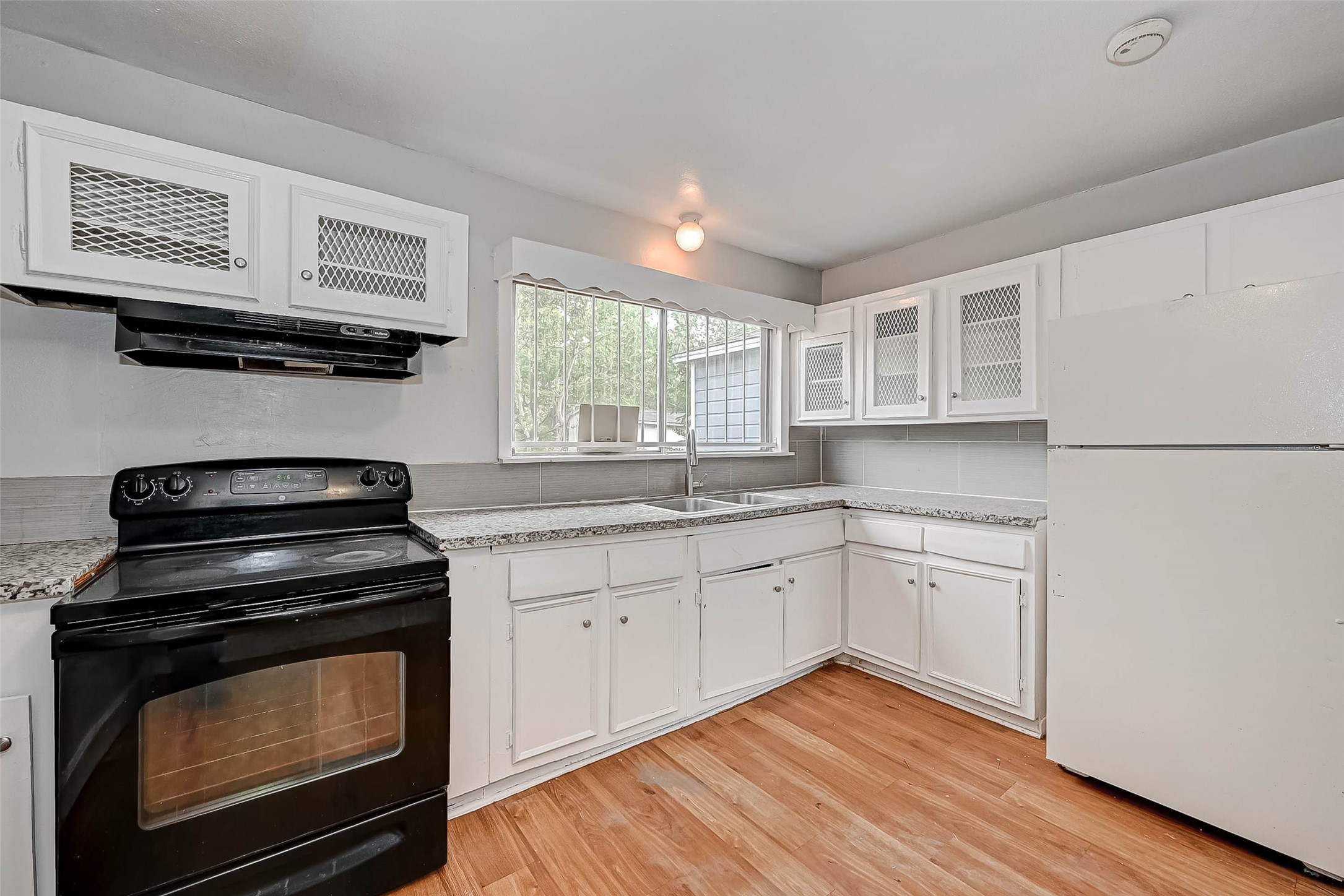 4203 Tavenor Lane Houston, TX 77047 - Photo 6 of 16