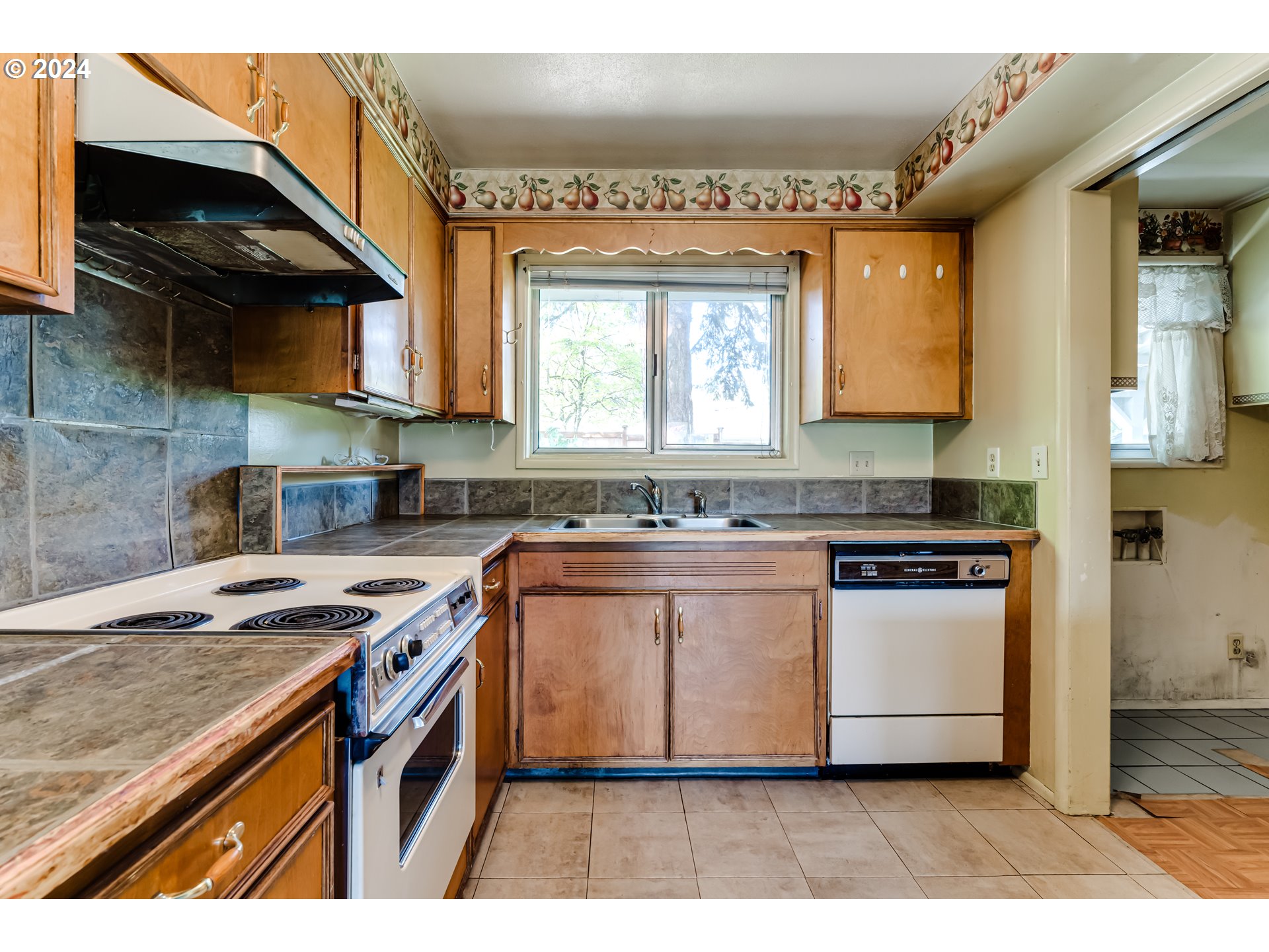 125 East 39th Place Eugene, OR 97405 - Photo 11 of 30 a kitchen with stainless steel appliances granite countertop a sink a stove a microwave a sink and cabinets