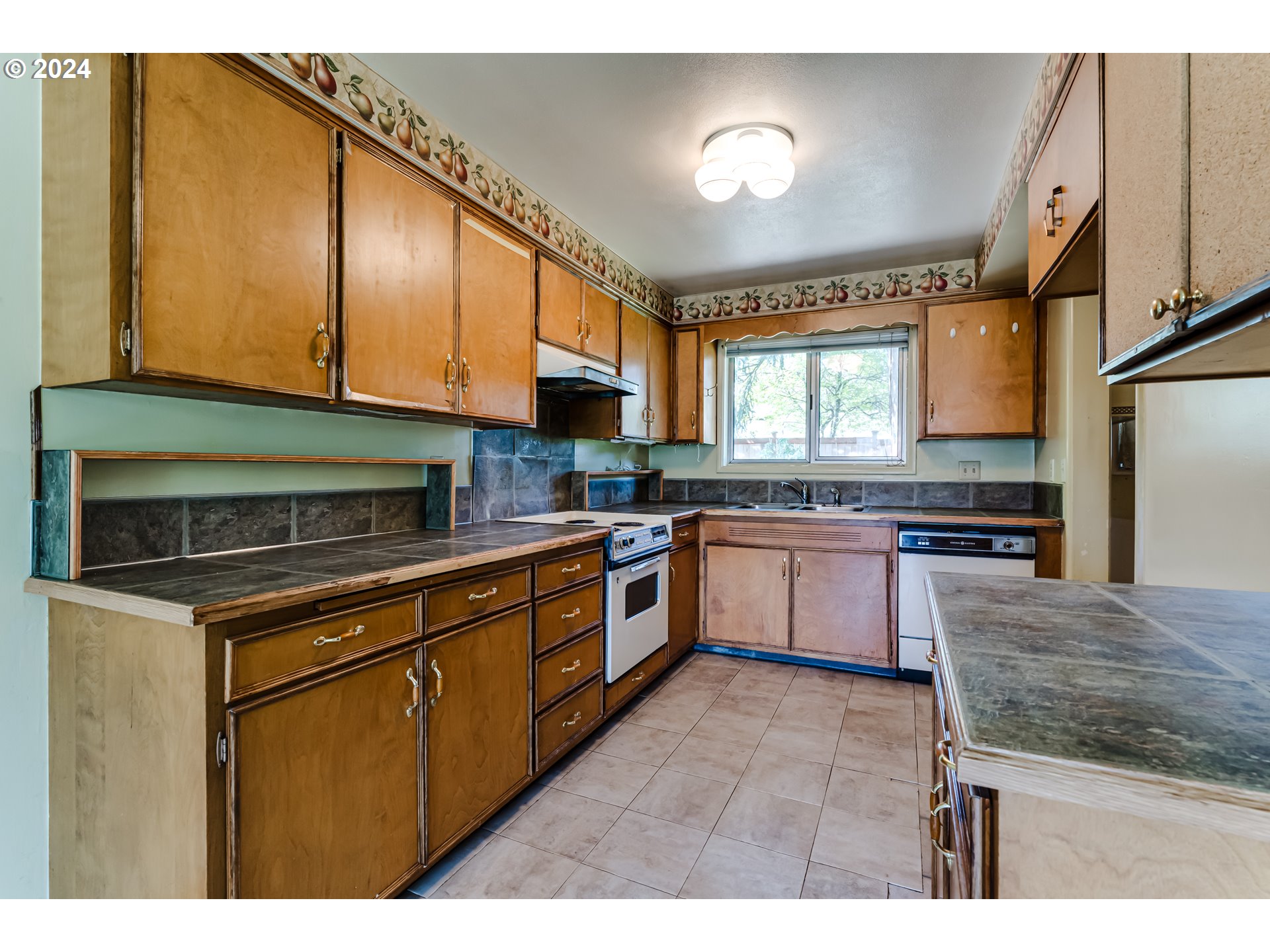 125 East 39th Place Eugene, OR 97405 - Photo 10 of 30 a kitchen with stainless steel appliances granite countertop a stove a sink and a microwave