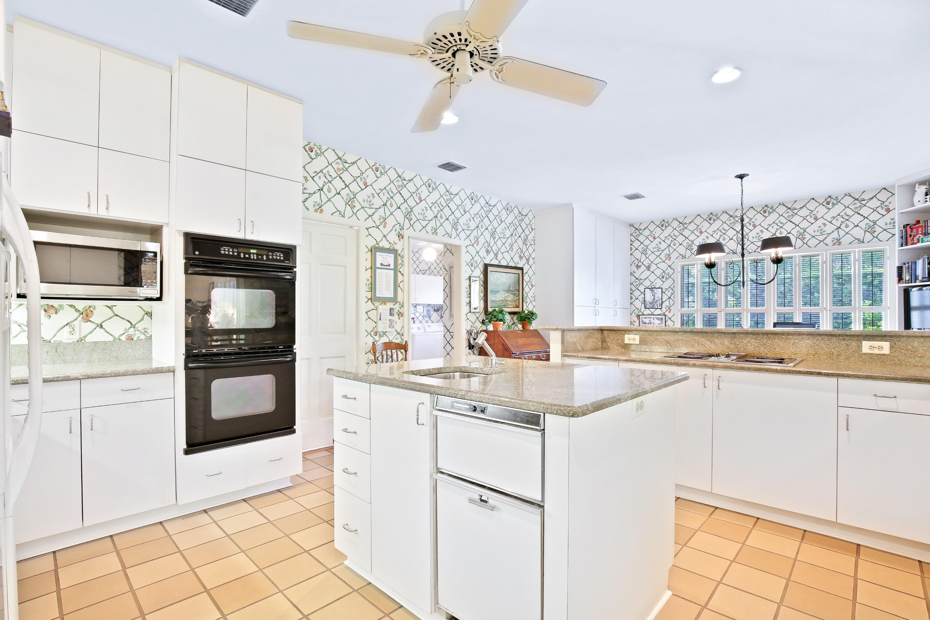 2910 Gulf Stream Road Gulf Stream, FL 33483 - Photo 18 of 41 Kitchen2