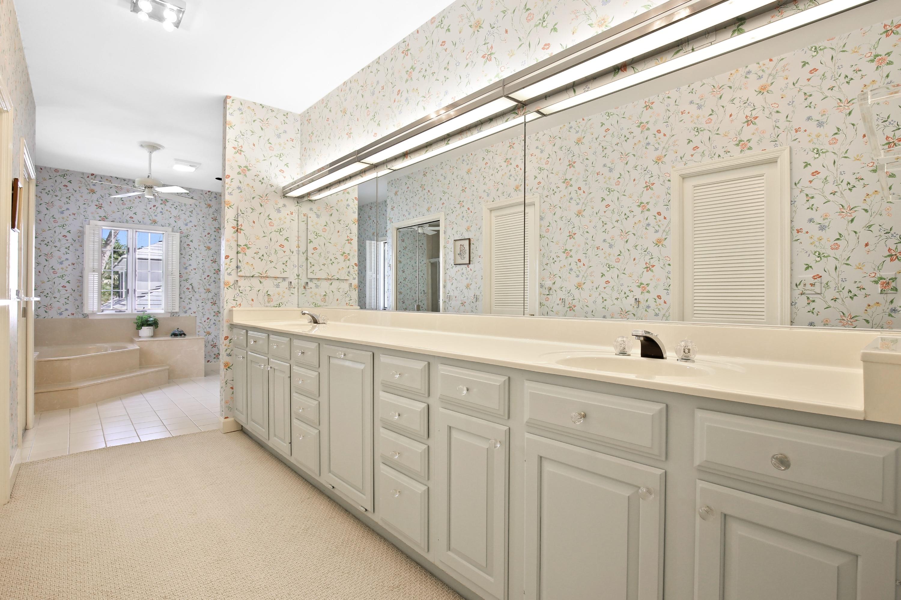 2910 Gulf Stream Road Gulf Stream, FL 33483 - Photo 25 of 41 Master Bath