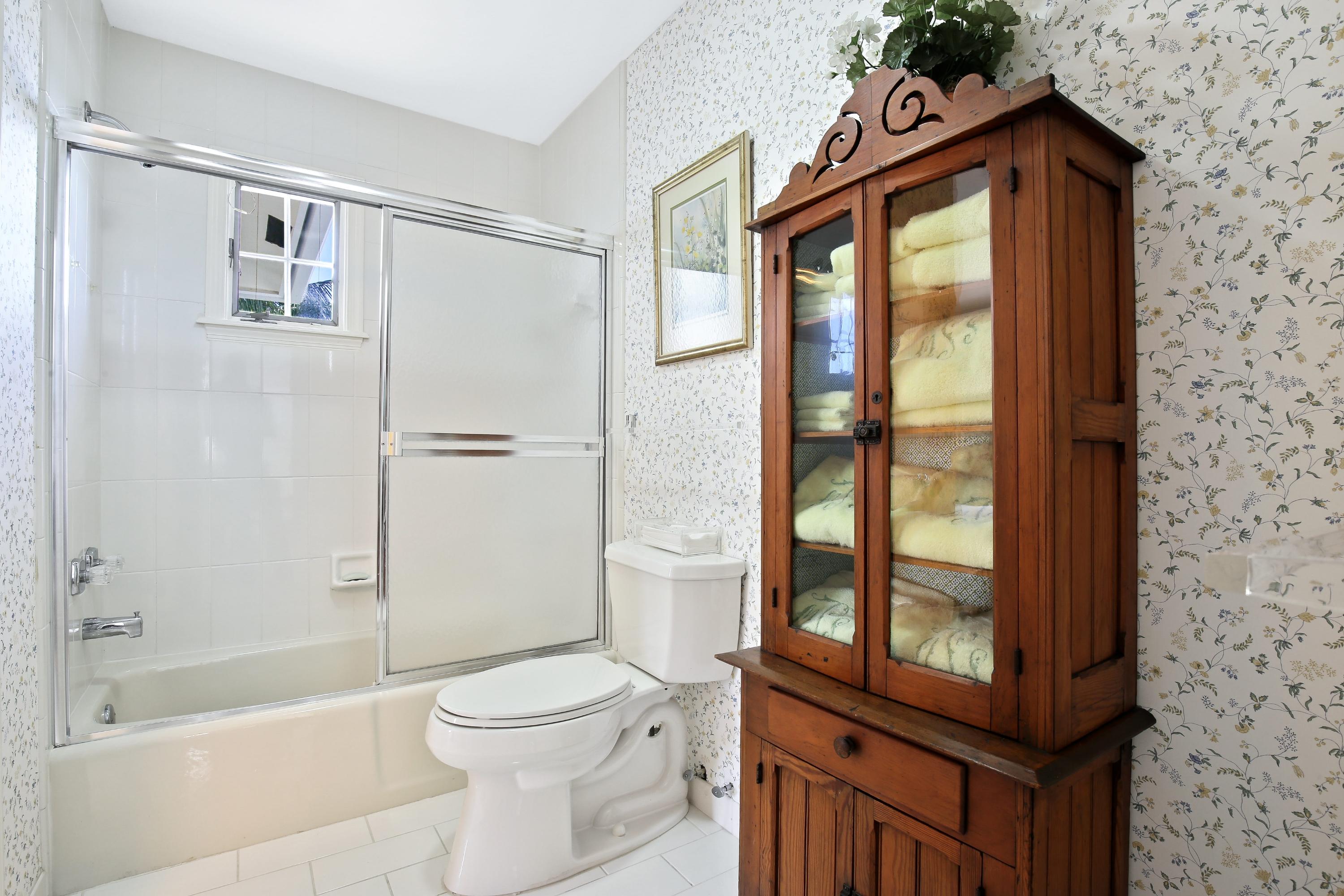 2910 Gulf Stream Road Gulf Stream, FL 33483 - Photo 33 of 41 Guest Bath