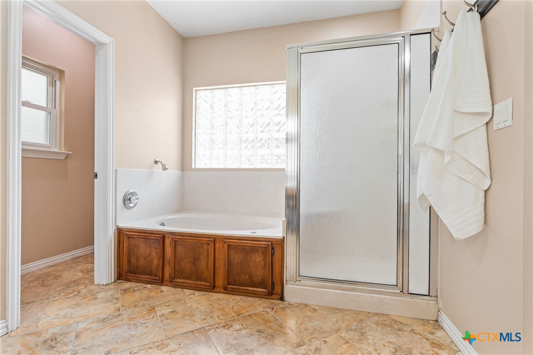 340 Sedro Trail Georgetown, TX 78633 - Photo 22 of 39 Primary Bathroom