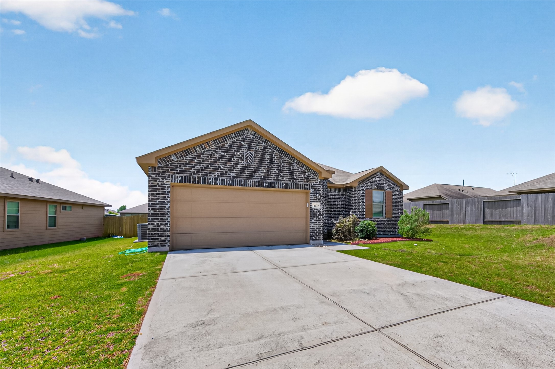 13922 Katlin Road Conroe, TX 77306 - Photo 2 of 42