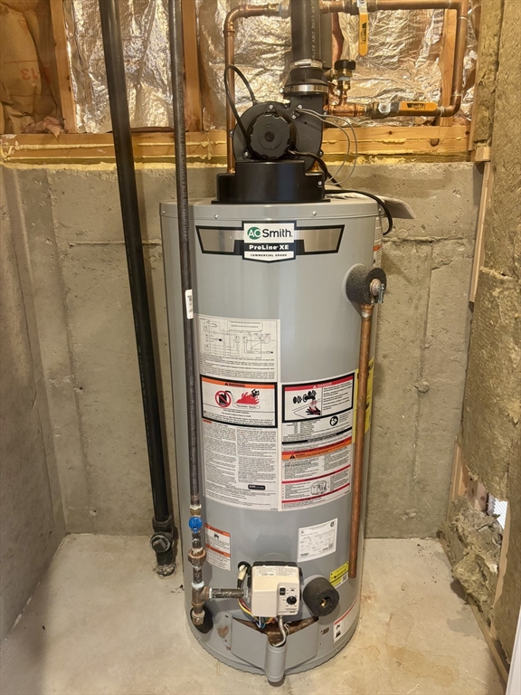 36 Knowlton Circle, Unit 36 Upton, MA 01568 - Photo 38 of 39 a utility room with washer and dryer