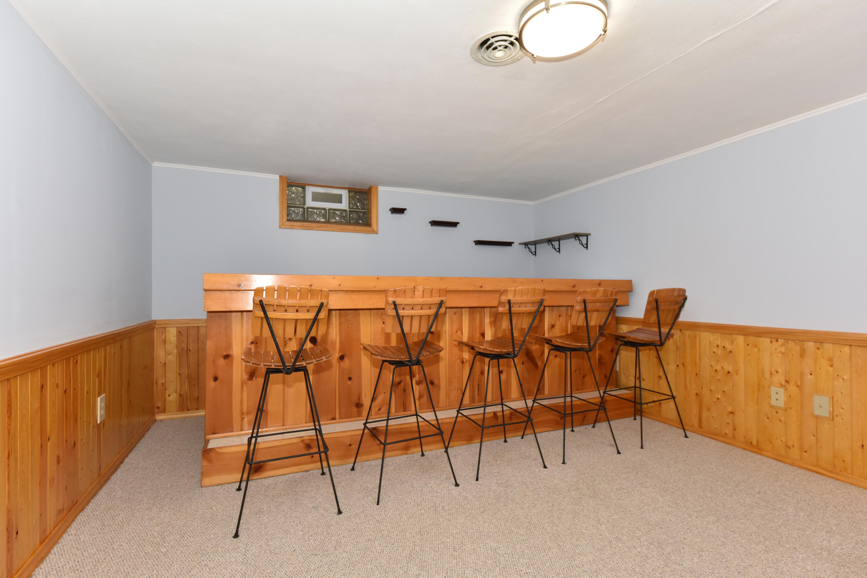 W156 N8028 Pilgrim Road Menomonee Falls, WI 53051 - Photo 18 of 30 Rec room in LL - dry bar