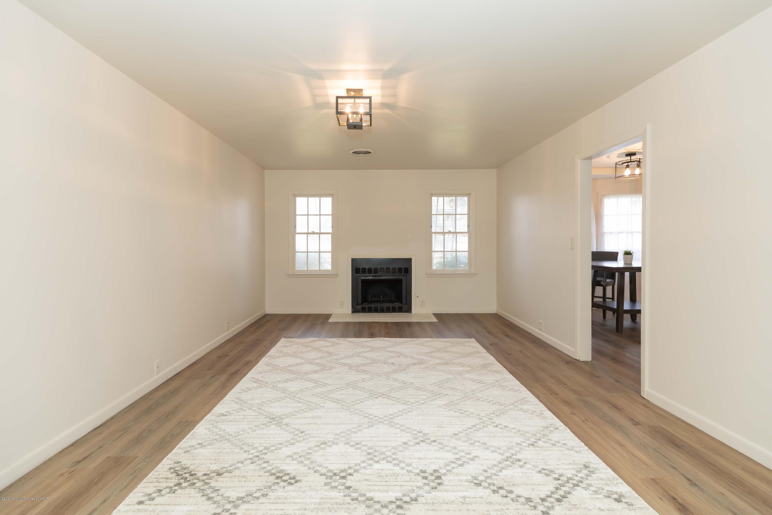 2904 Dover Road Amarillo, TX 79109 - Photo 3 of 22 LIVING ROOM VIEW 1 (2)