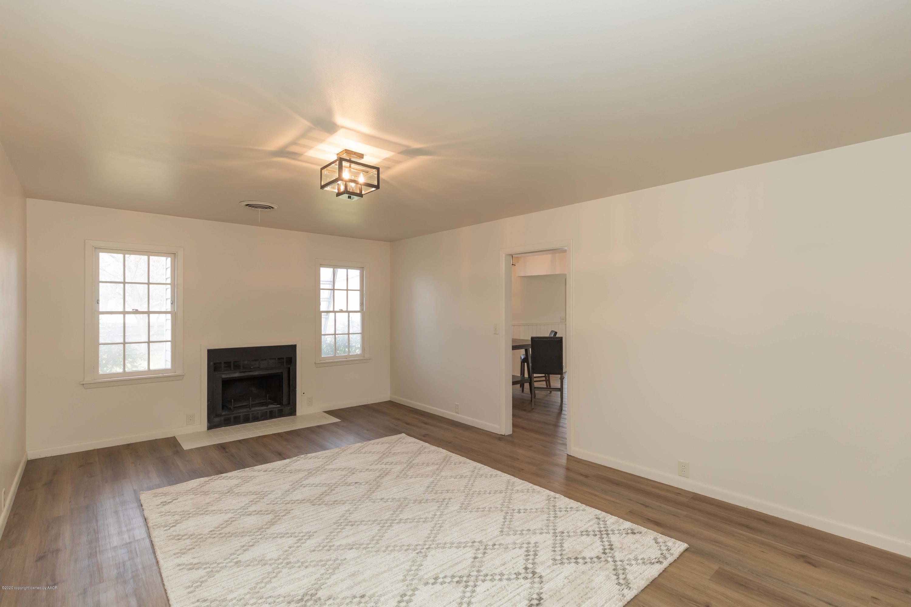 2904 Dover Road Amarillo, TX 79109 - Photo 4 of 22 LIVING ROOM VIEW 2 (2)