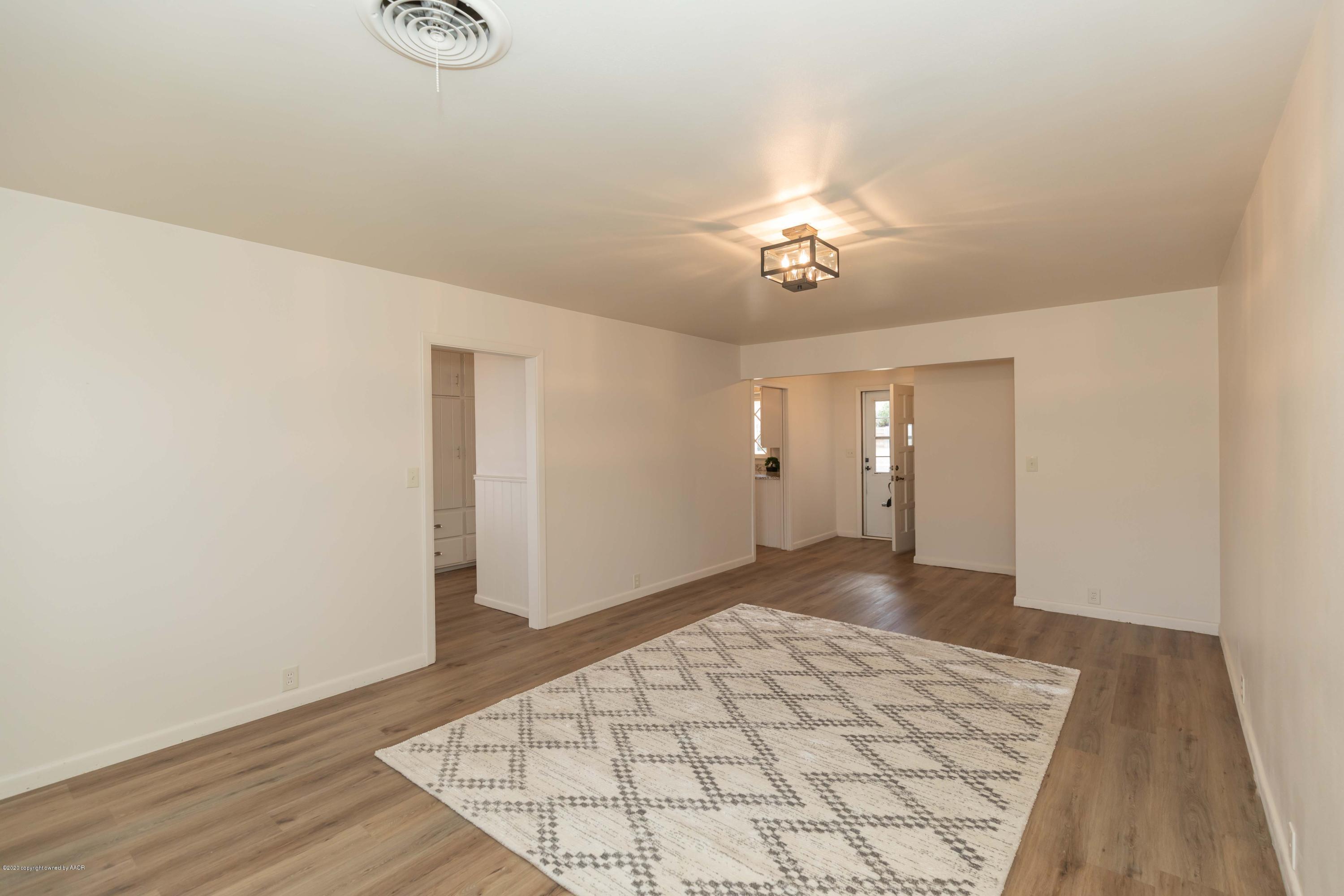 2904 Dover Road Amarillo, TX 79109 - Photo 5 of 22 LIVING ROOM VIEW 3 (2)