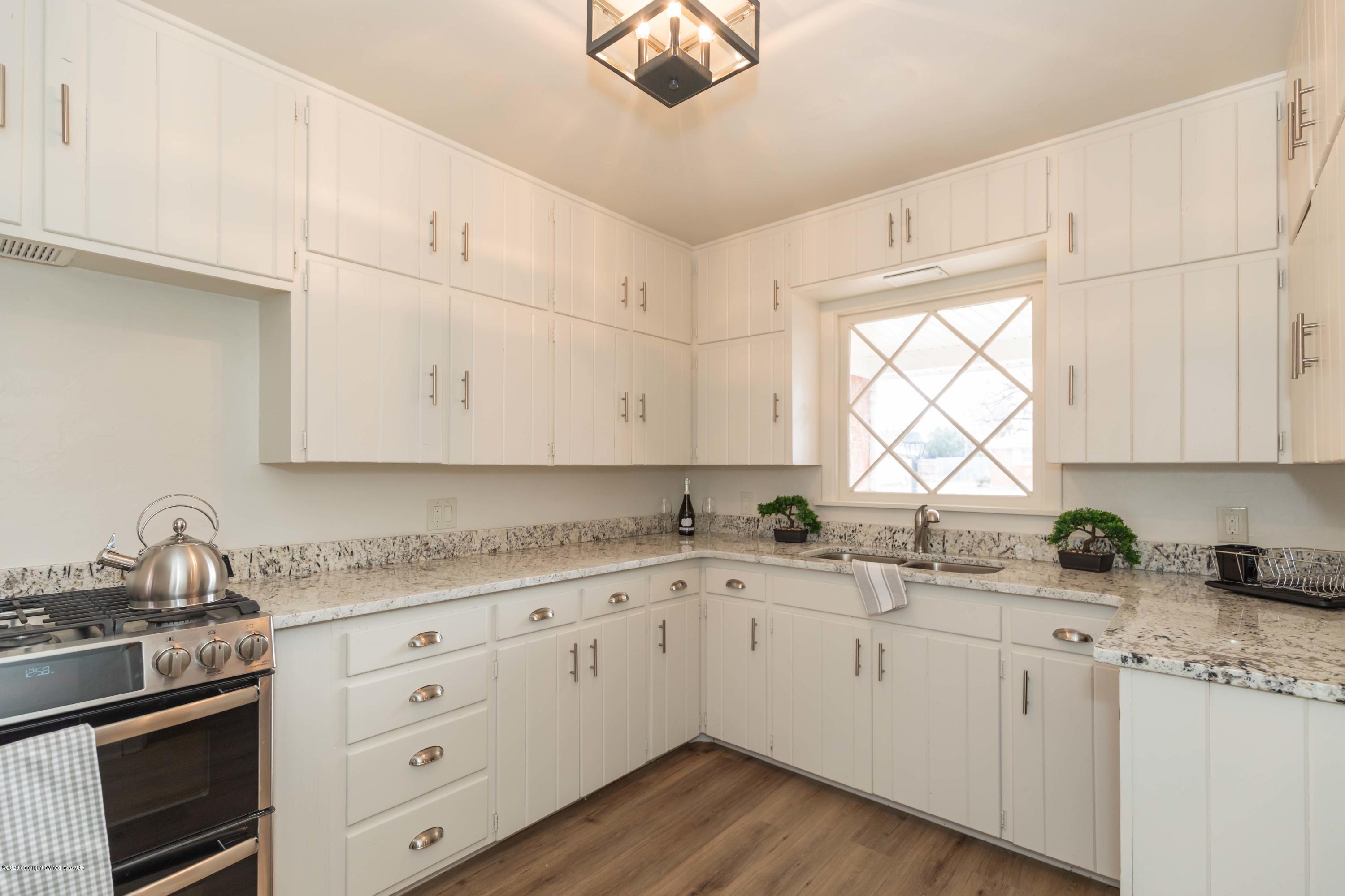 2904 Dover Road Amarillo, TX 79109 - Photo 8 of 22 KITCHEN VIEW 1 (1)