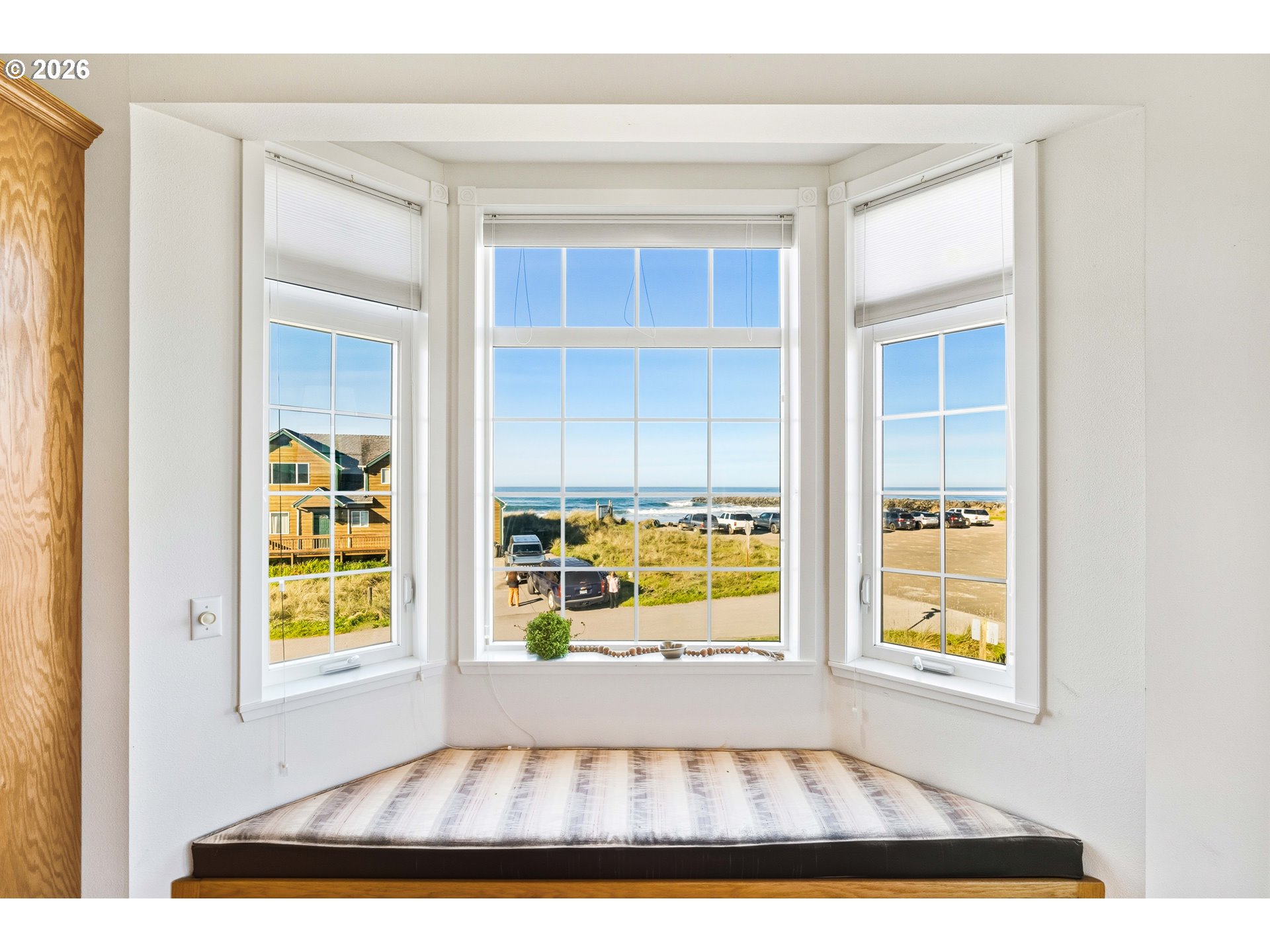 323 Madison Avenue Bandon, OR 97411 - Photo 25 of 43 a view interior of the house and window