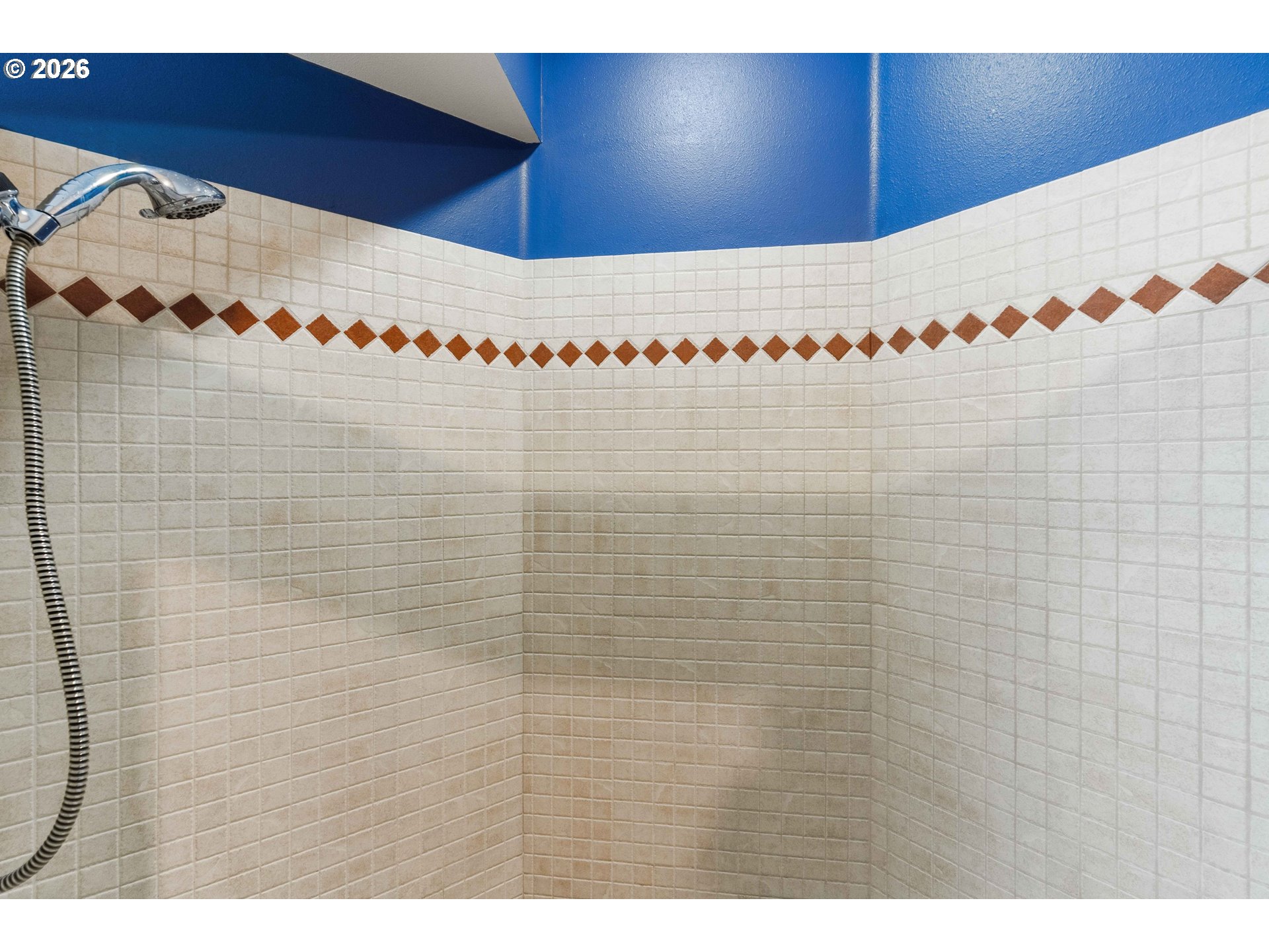 323 Madison Avenue Bandon, OR 97411 - Photo 33 of 43 a bathroom with a shower