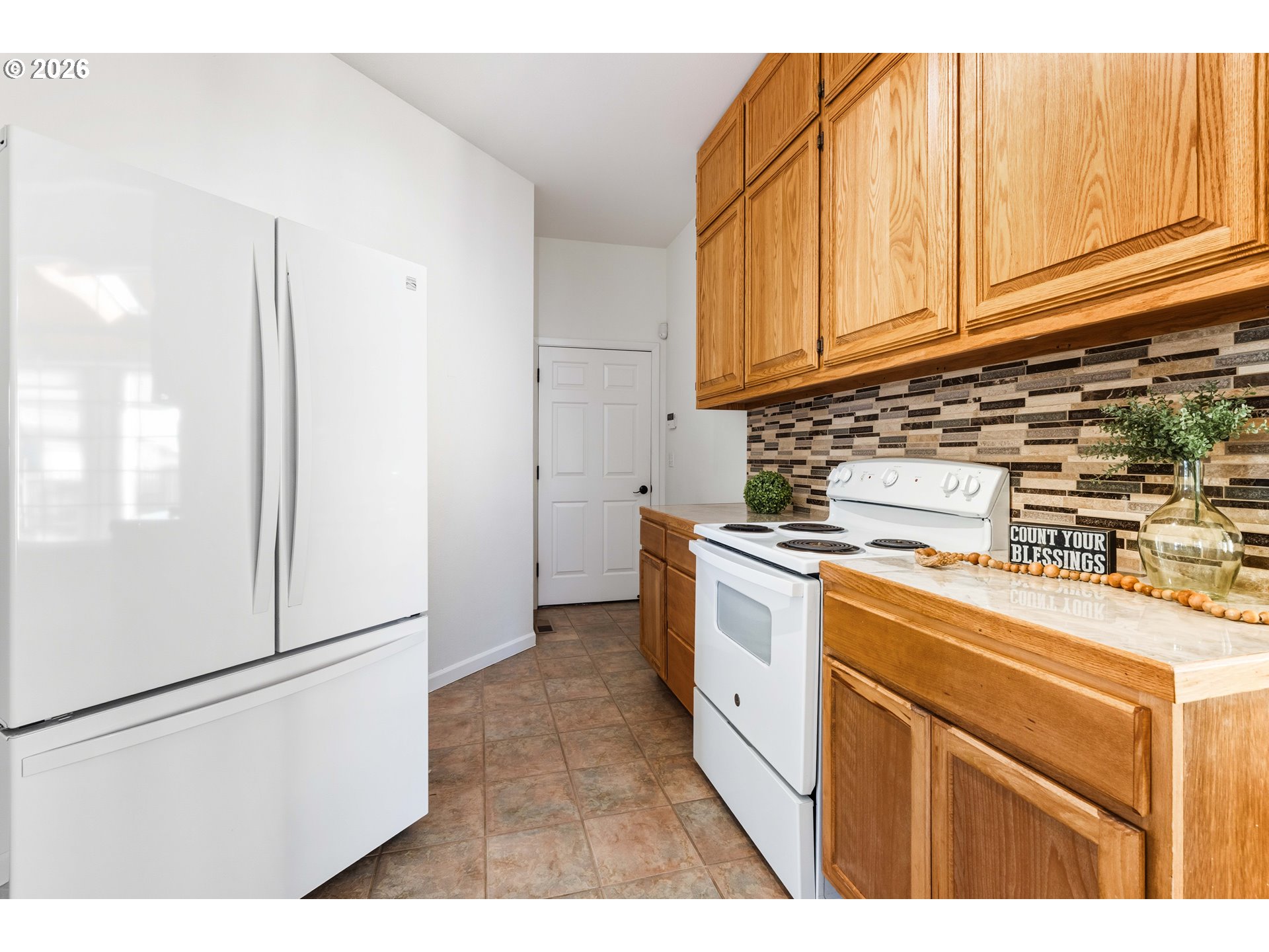 323 Madison Avenue Bandon, OR 97411 - Photo 39 of 43 a utility room with dryer and washer