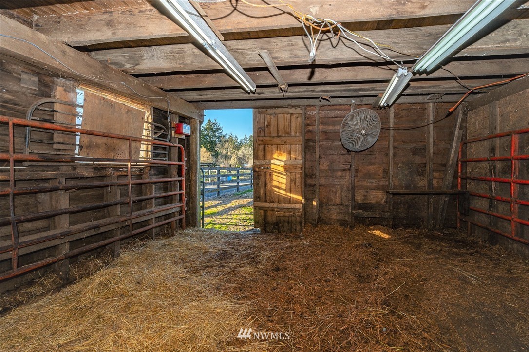 103 Mauerman Road Chehalis, WA 98532 - Photo 23 of 40 a view of empty room with racks