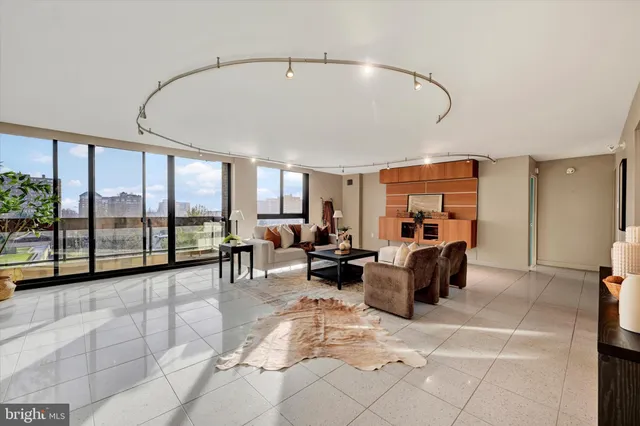 $495,000 | 4100 North Charles Street, Unit 609, Baltimore, MD 21218