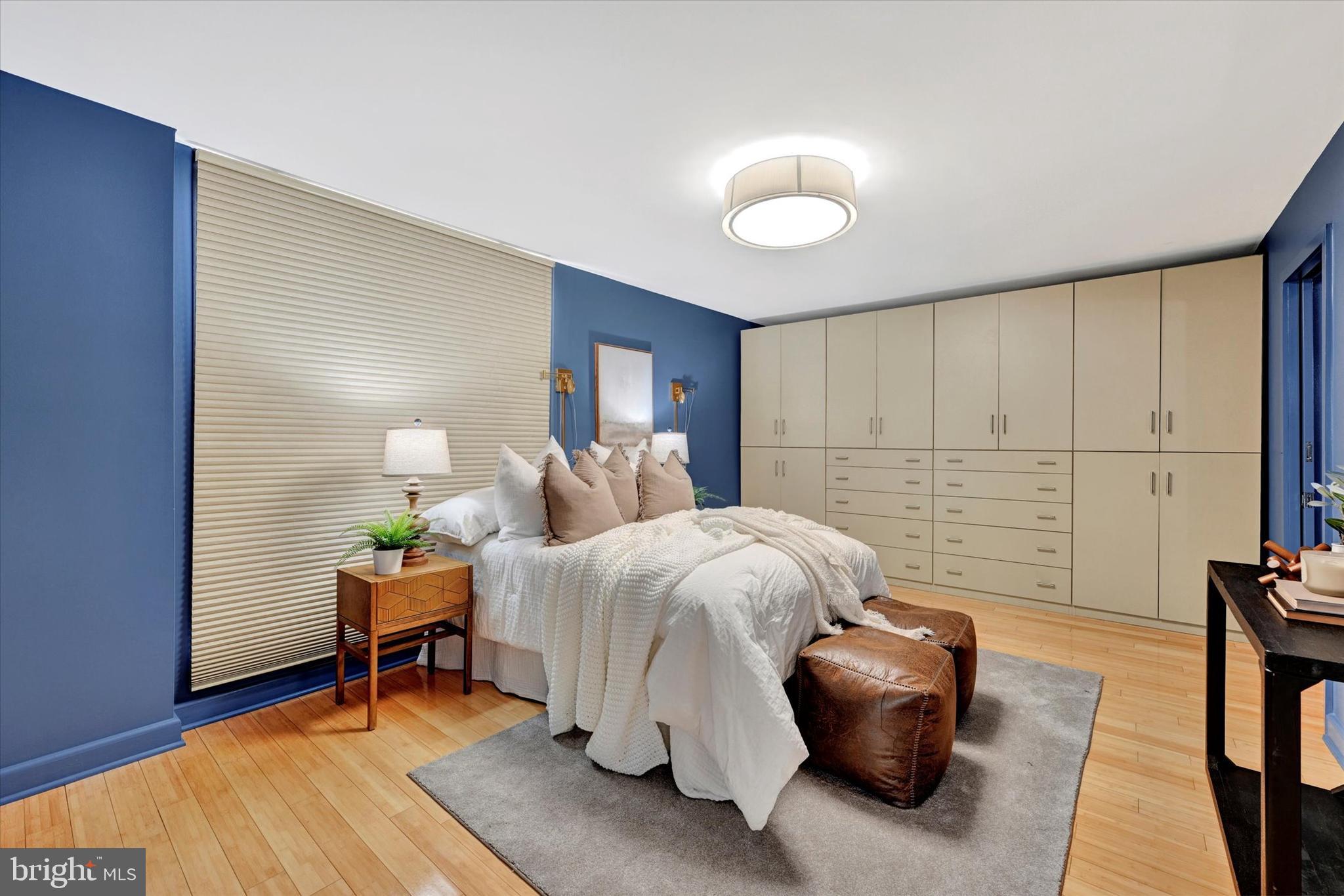 4100 North Charles Street, Unit 609 Baltimore, MD 21218 - Photo 19 of 36 a bed room with a bed and a lamp