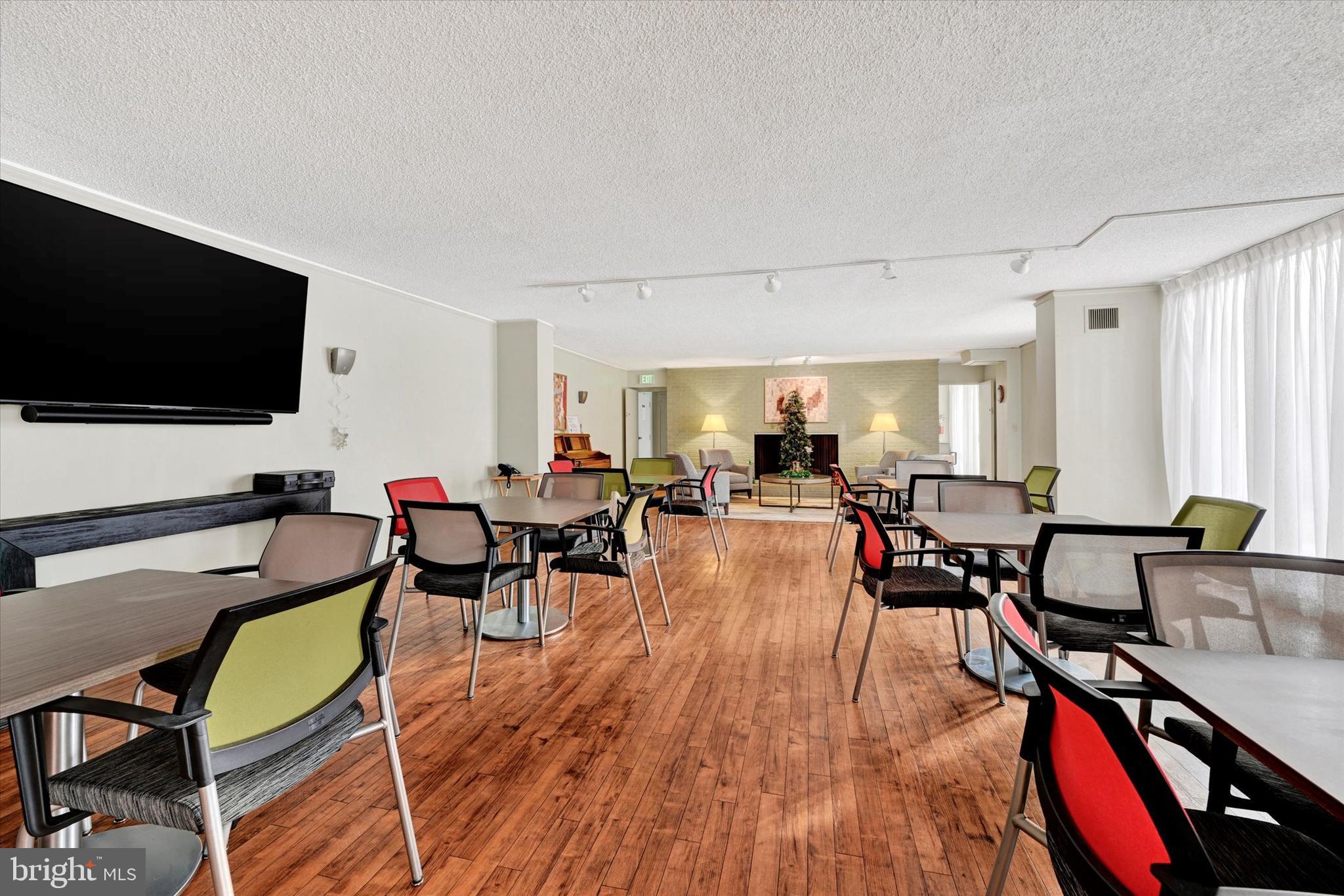 4100 North Charles Street, Unit 609 Baltimore, MD 21218 - Photo 24 of 36 a living room with furniture and a flat screen tv