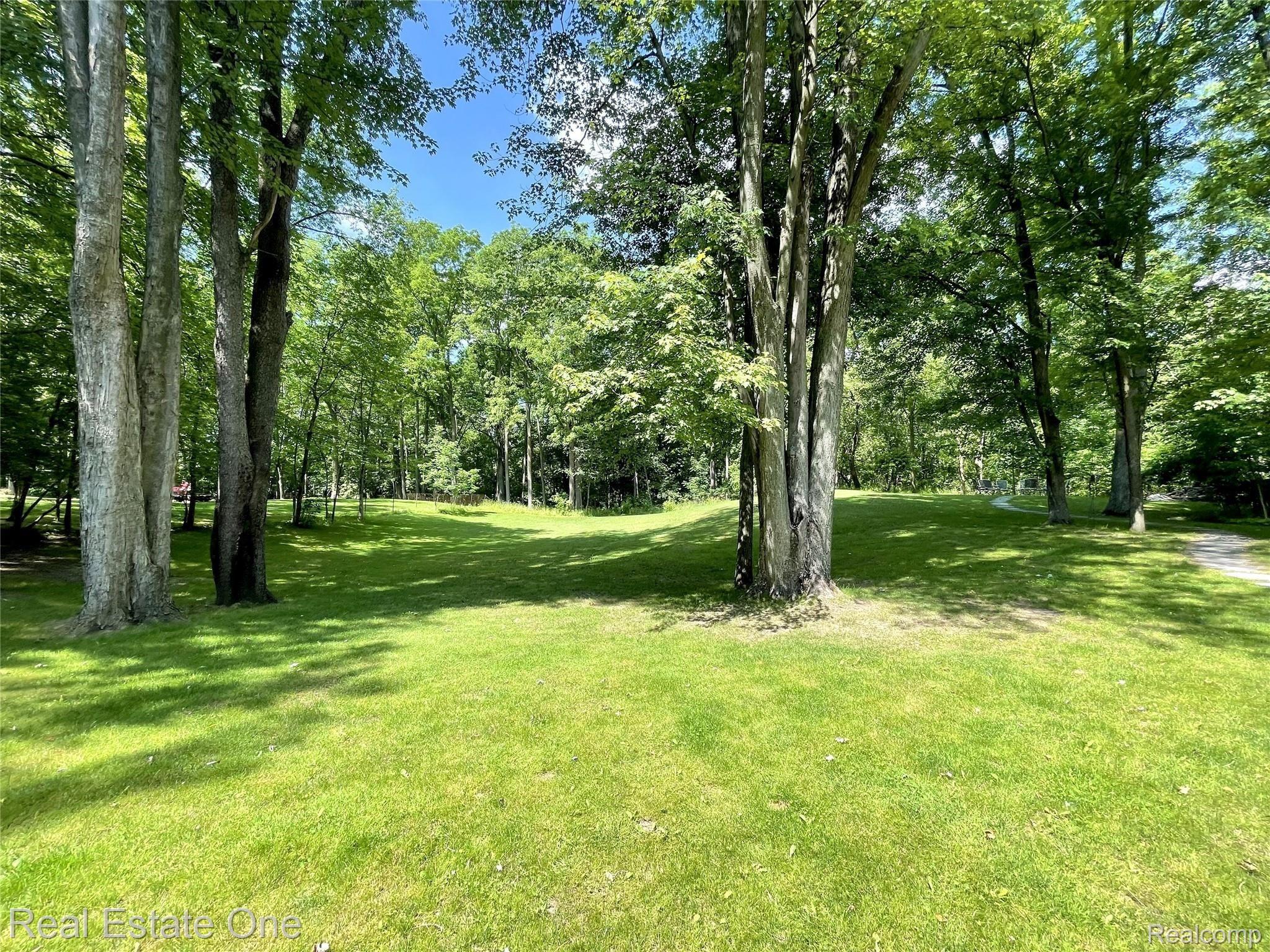 1090 Avon Circle West Rochester, MI 48309 - Photo 15 of 71 Photo_Jun_09_21 12-18-08 PM-21.jpeg