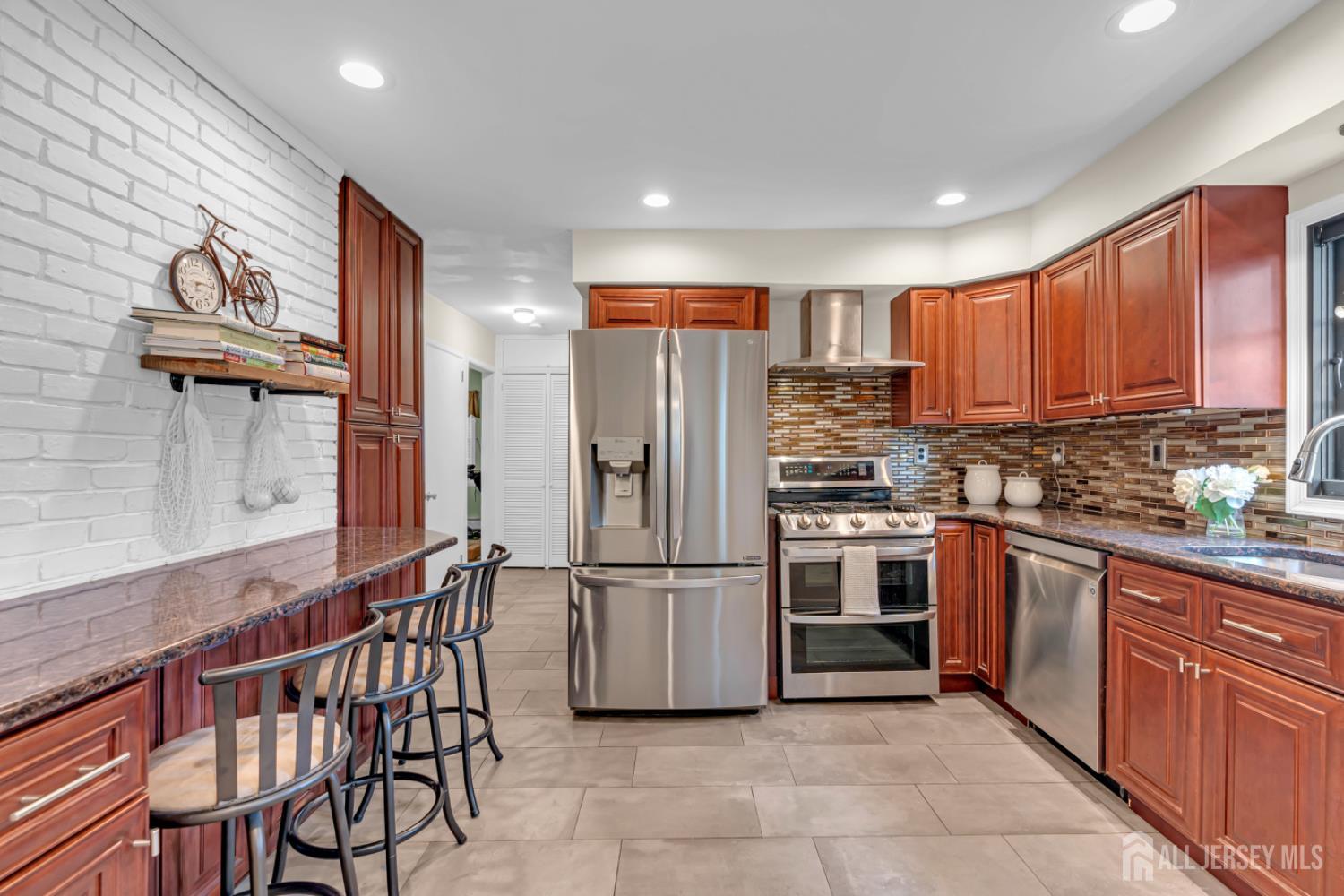 90 Ridge Road Colonia, NJ 07067 - Photo 5 of 23