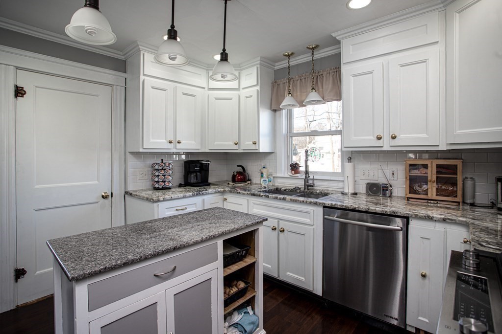 879 Willett Avenue Riverside, RI 02915 - Photo 11 of 28 Gallery Image 11