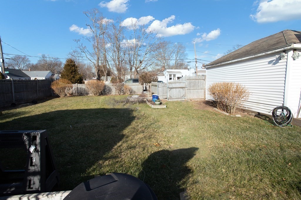 879 Willett Avenue Riverside, RI 02915 - Photo 5 of 28 Gallery Image 5