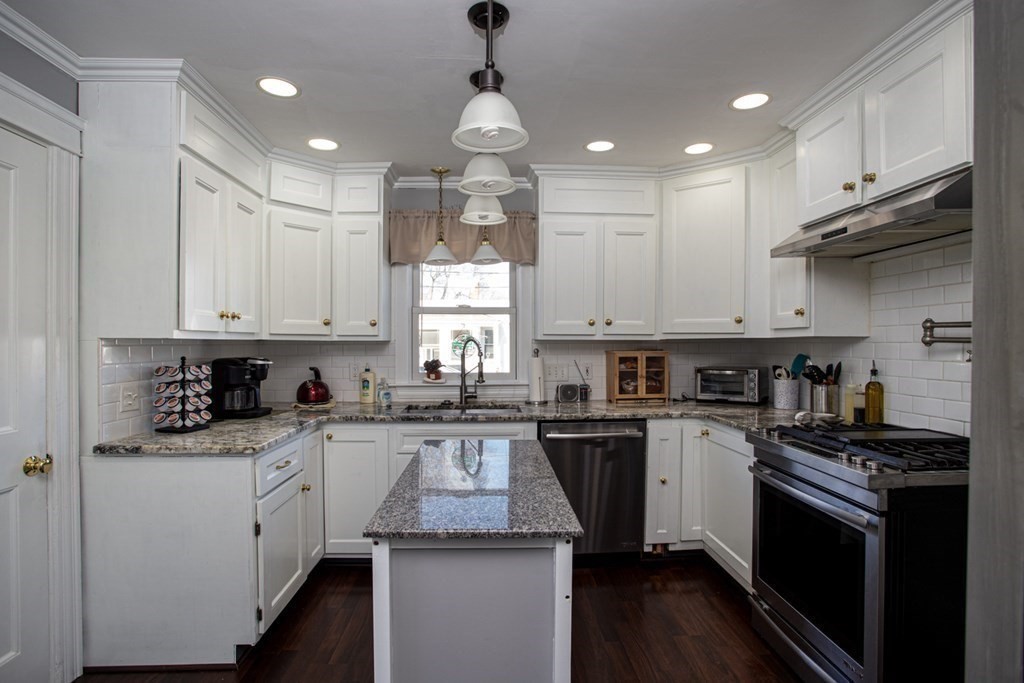 879 Willett Avenue Riverside, RI 02915 - Photo 9 of 28 Gallery Image 9