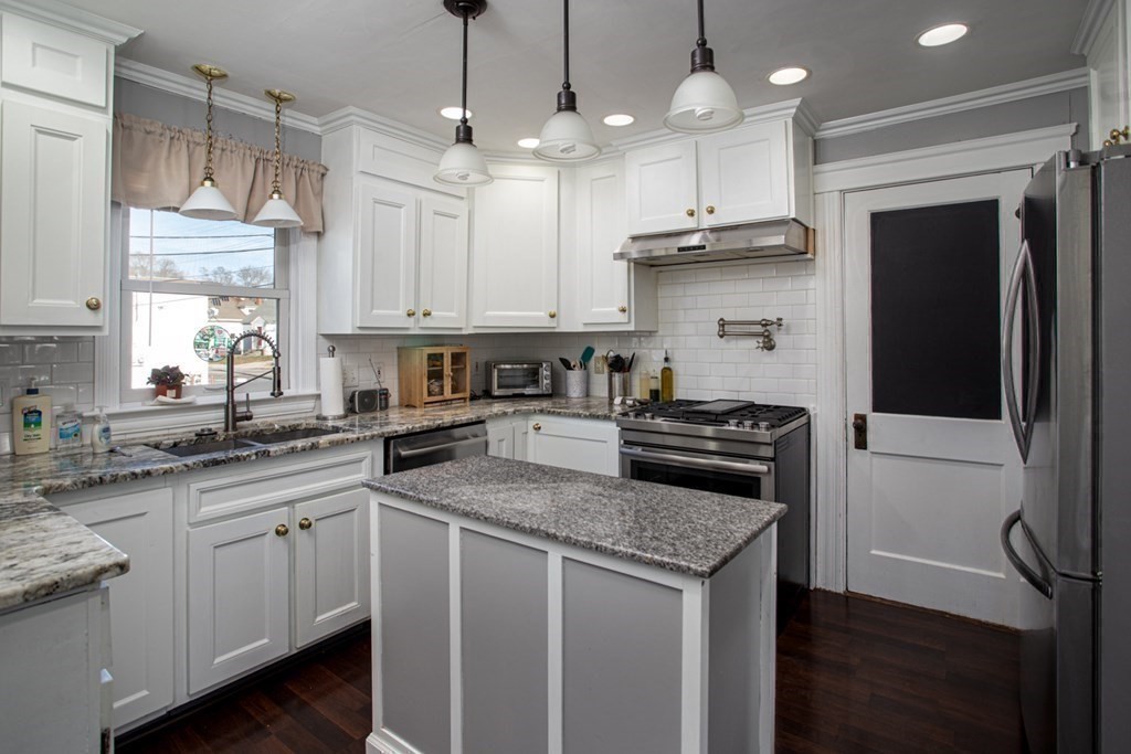 879 Willett Avenue Riverside, RI 02915 - Photo 10 of 28 Gallery Image 10