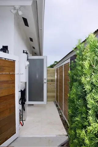 a view of entryway with a front door