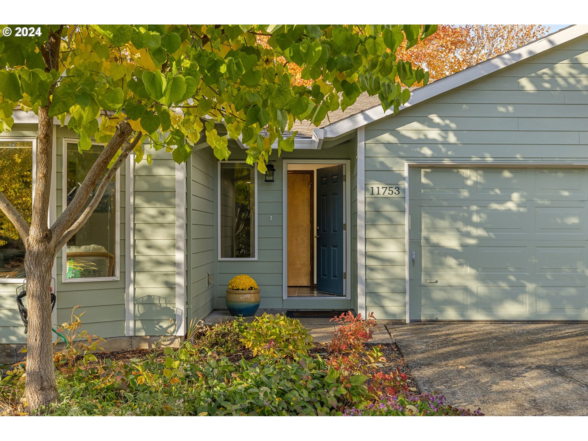 11753 Southwest Swendon Loop Tigard, OR 97223 - Photo 3 of 36 Gallery Image 3