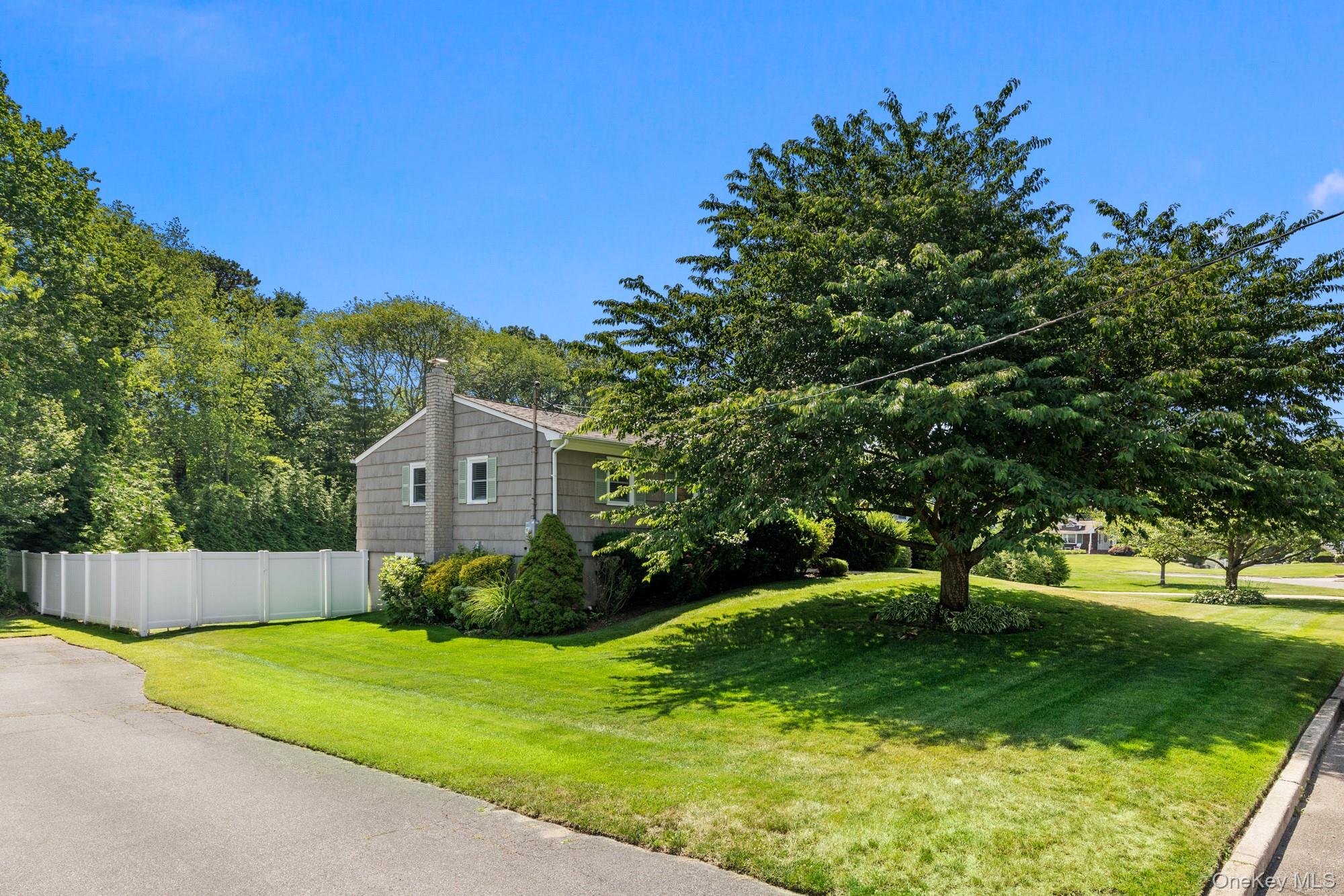 47 Wilson Street Blue Point, NY 11715 - Photo 6 of 36