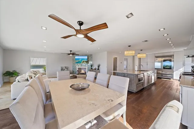 $4,895,000 | 412 South Casey Key Road, Nokomis, FL 34275