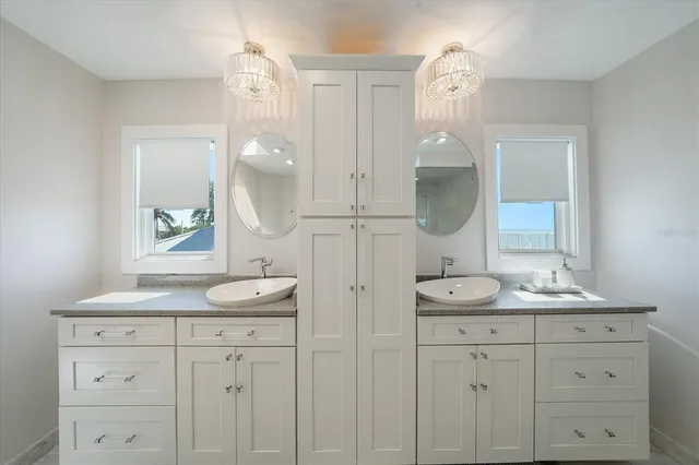 $4,895,000 | 412 South Casey Key Road, Nokomis, FL 34275