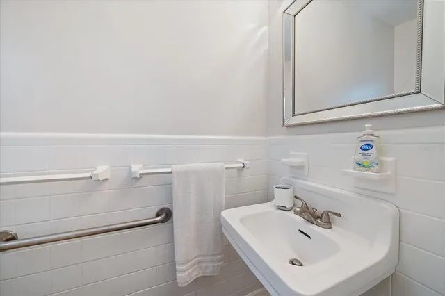 $4,895,000 | 412 South Casey Key Road, Nokomis, FL 34275