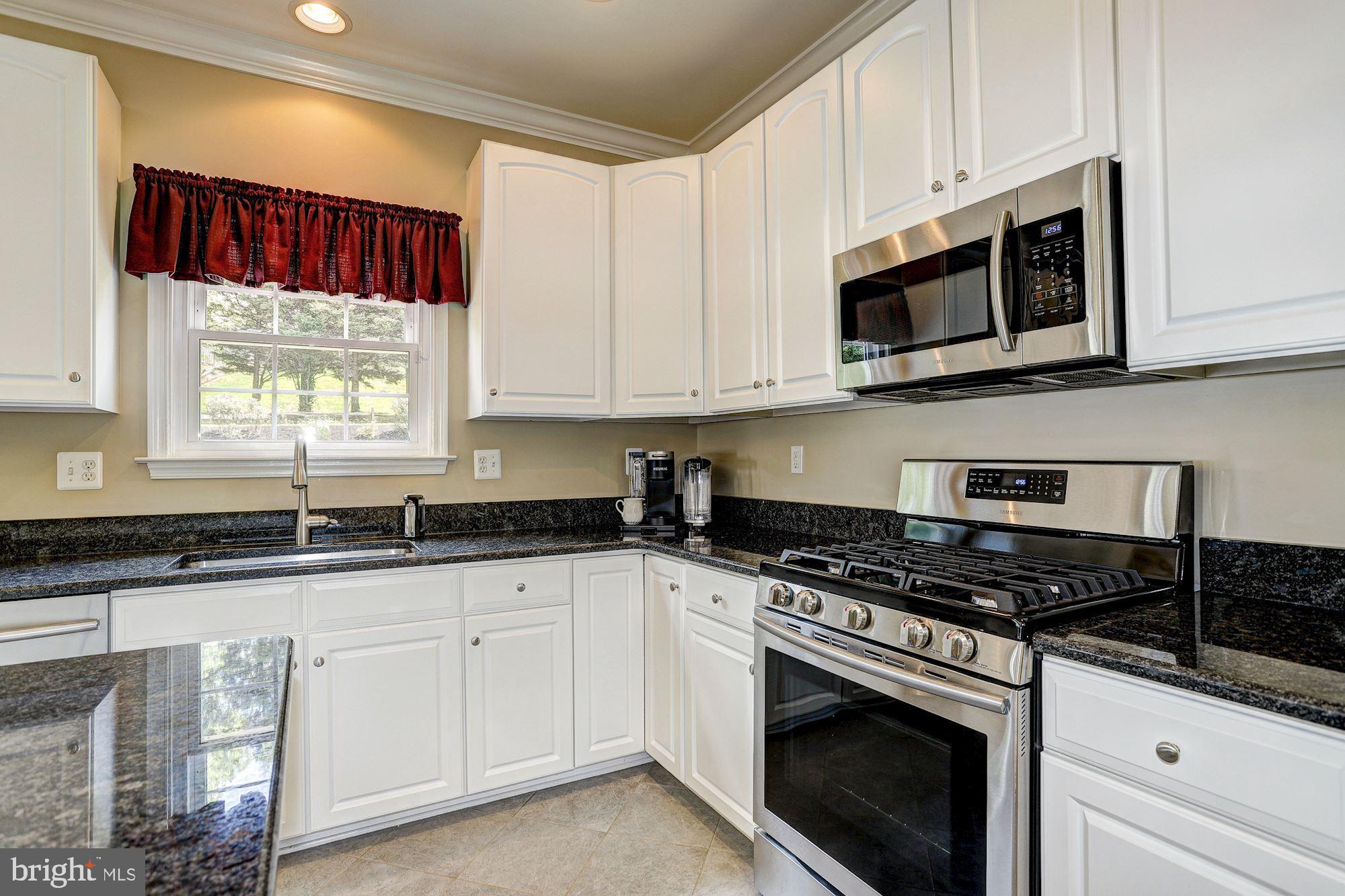 3921 Forest Valley Road Baltimore, MD 21234 - Photo 10 of 45 Granite Countertops | Stainless Steel Appliances