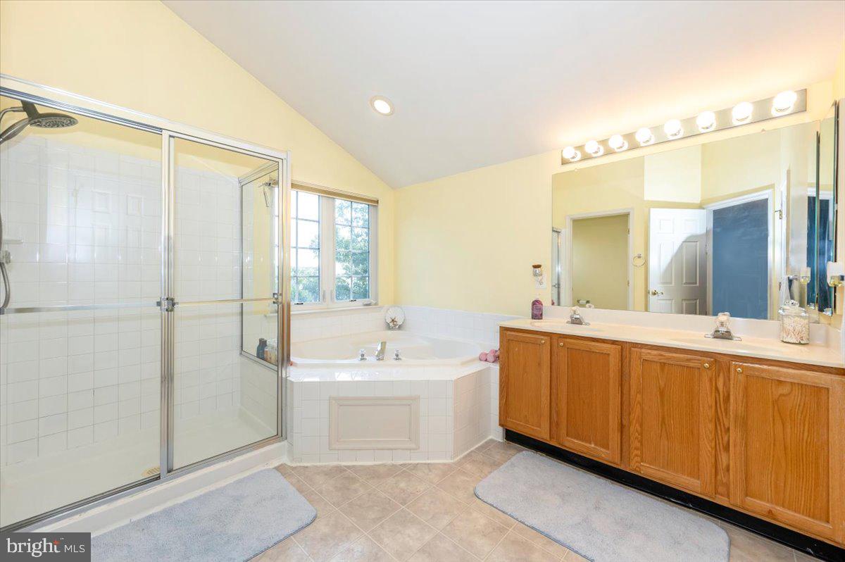 2102 Walnut Ridge Court Frederick, MD 21702 - Photo 20 of 45 Master bath