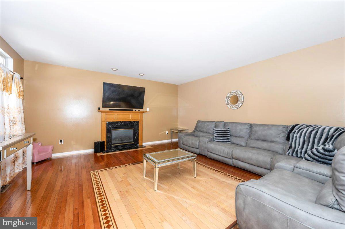 2102 Walnut Ridge Court Frederick, MD 21702 - Photo 7 of 45 Gallery Image 7