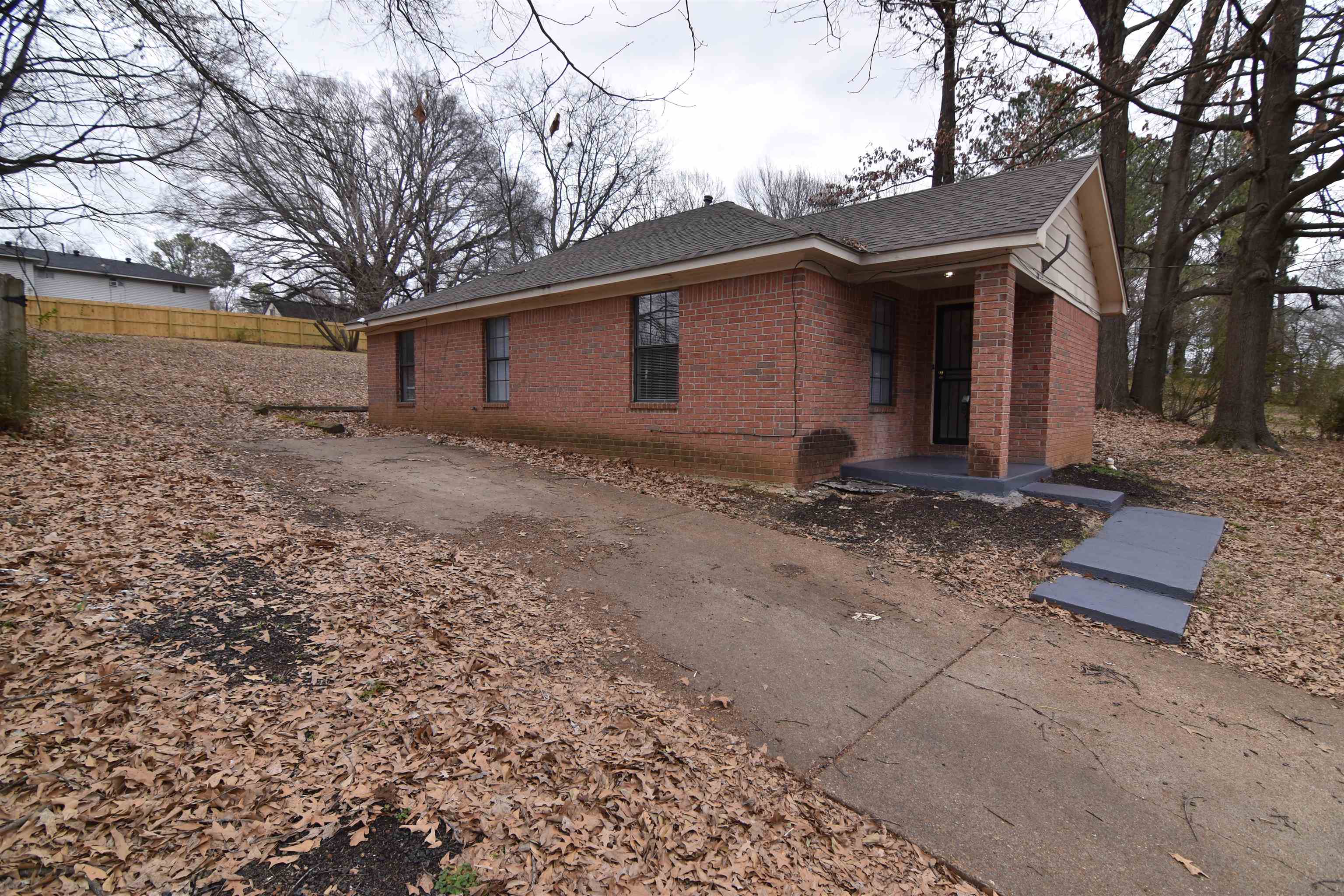 38 West Rollins Road Memphis, TN 38109 - Photo 2 of 26 Gallery Image 2