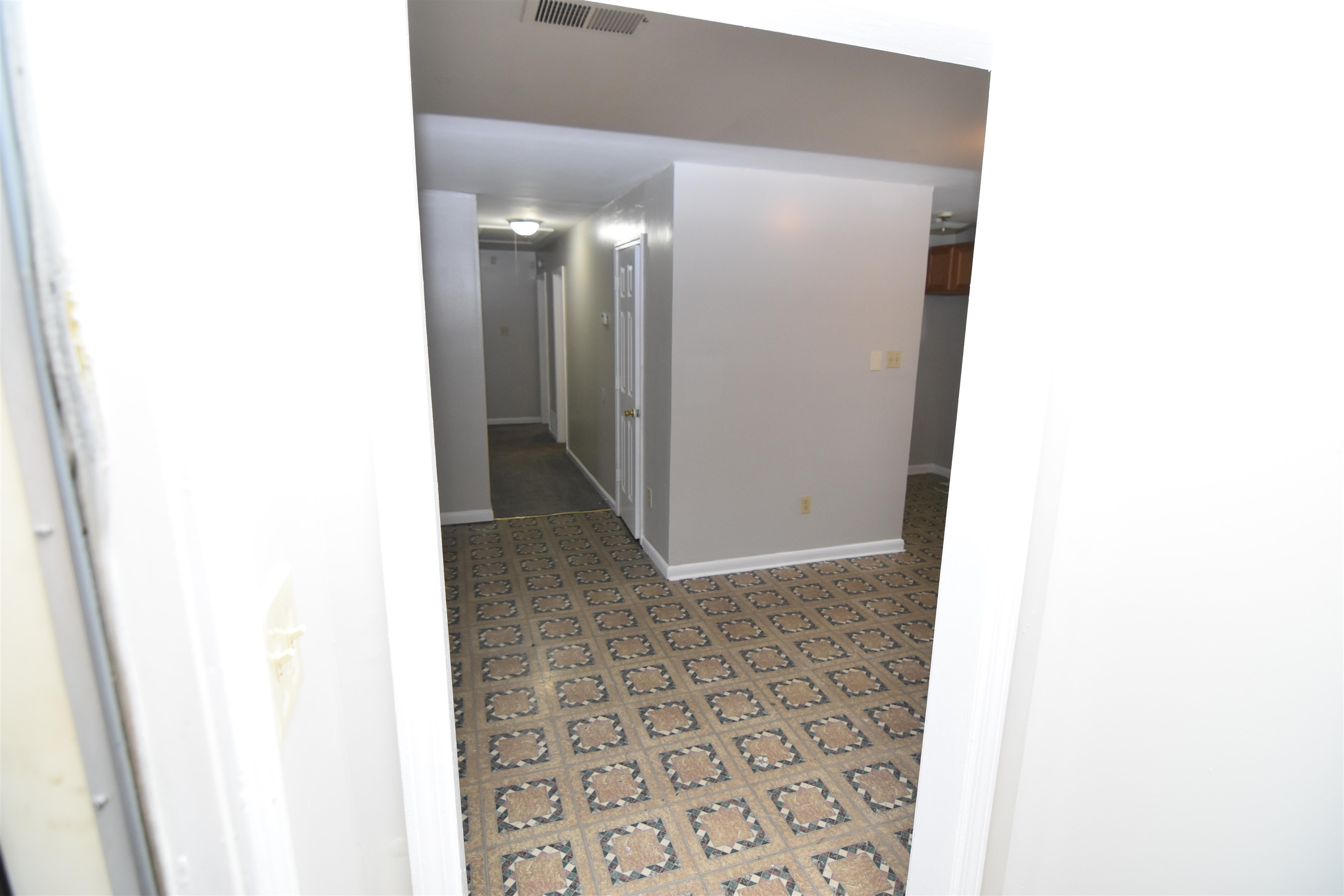 38 West Rollins Road Memphis, TN 38109 - Photo 5 of 26 Gallery Image 5