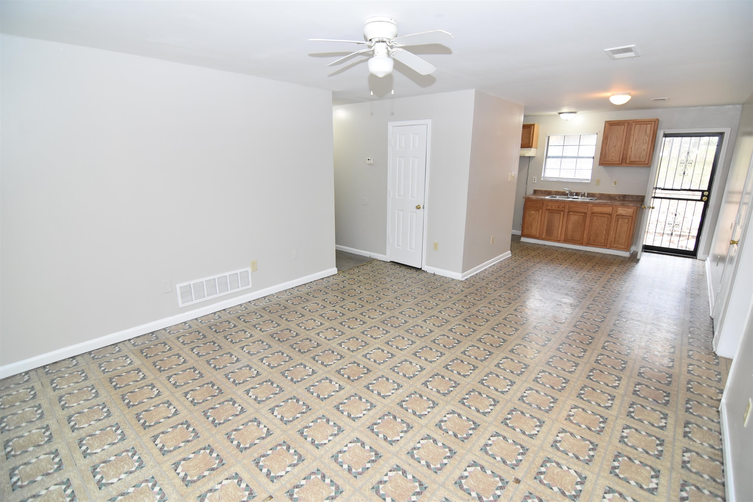 38 West Rollins Road Memphis, TN 38109 - Photo 8 of 26 Gallery Image 8