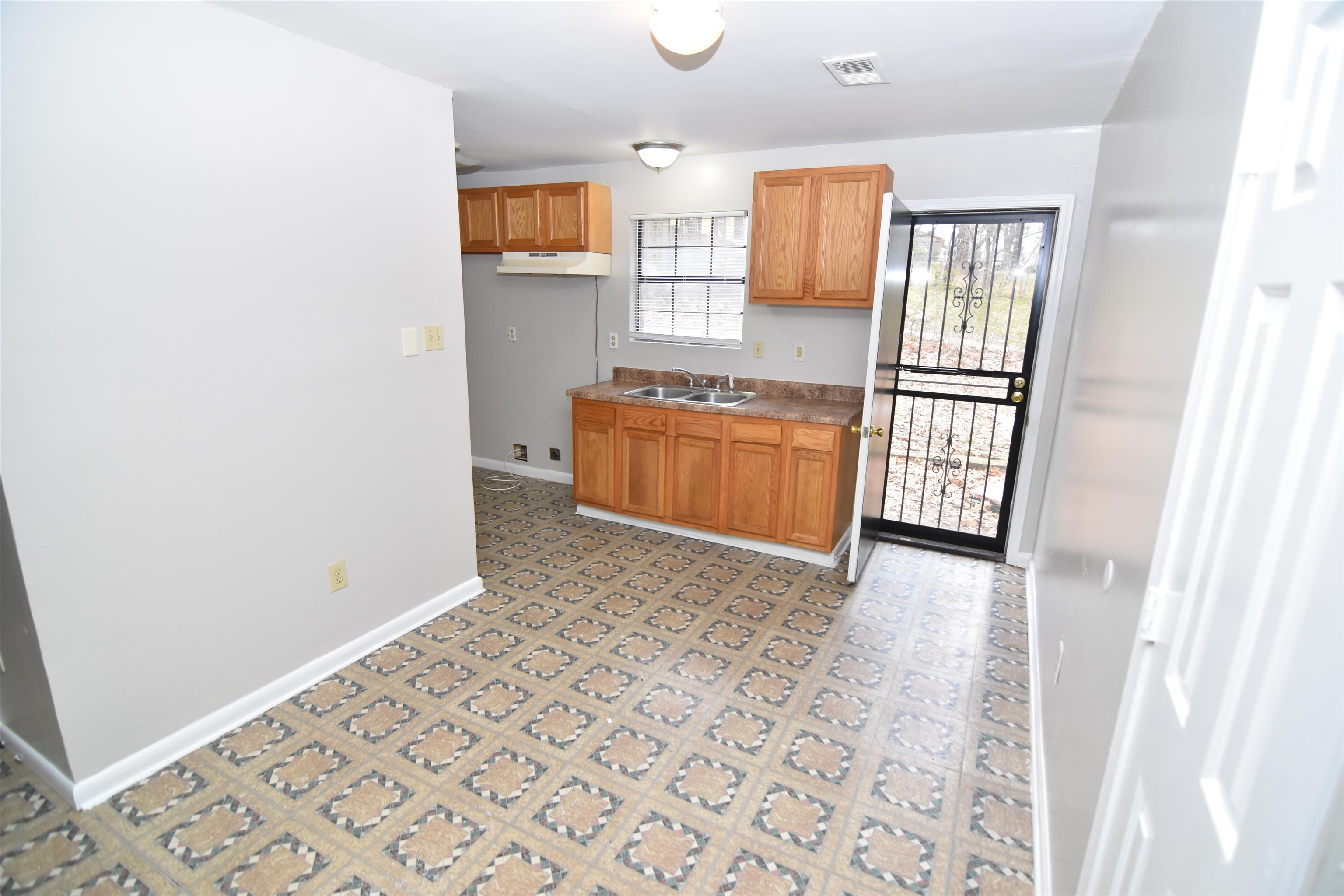 38 West Rollins Road Memphis, TN 38109 - Photo 10 of 26 Gallery Image 10