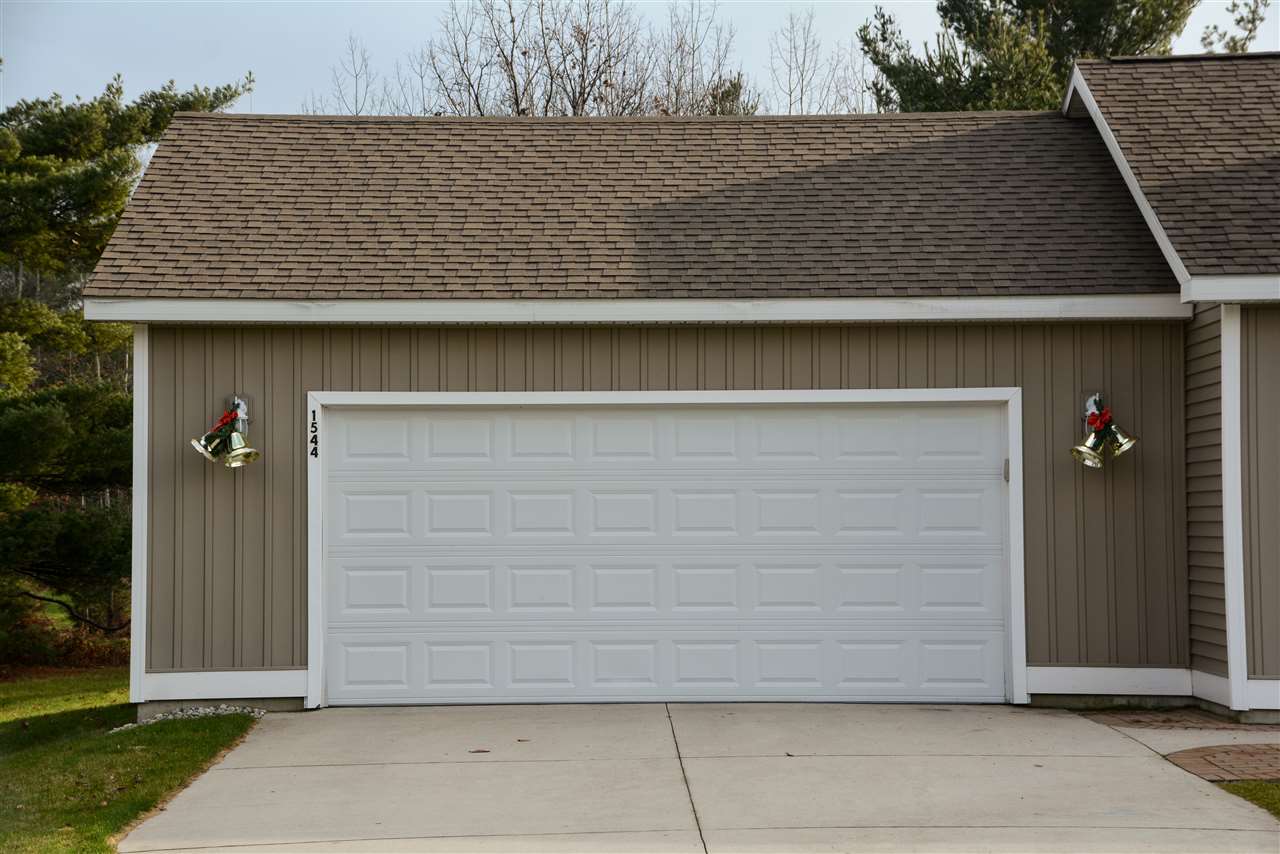 1544 Round Lake Road Interlochen, MI 49643 - Photo 4 of 40 1828550-3.JPG