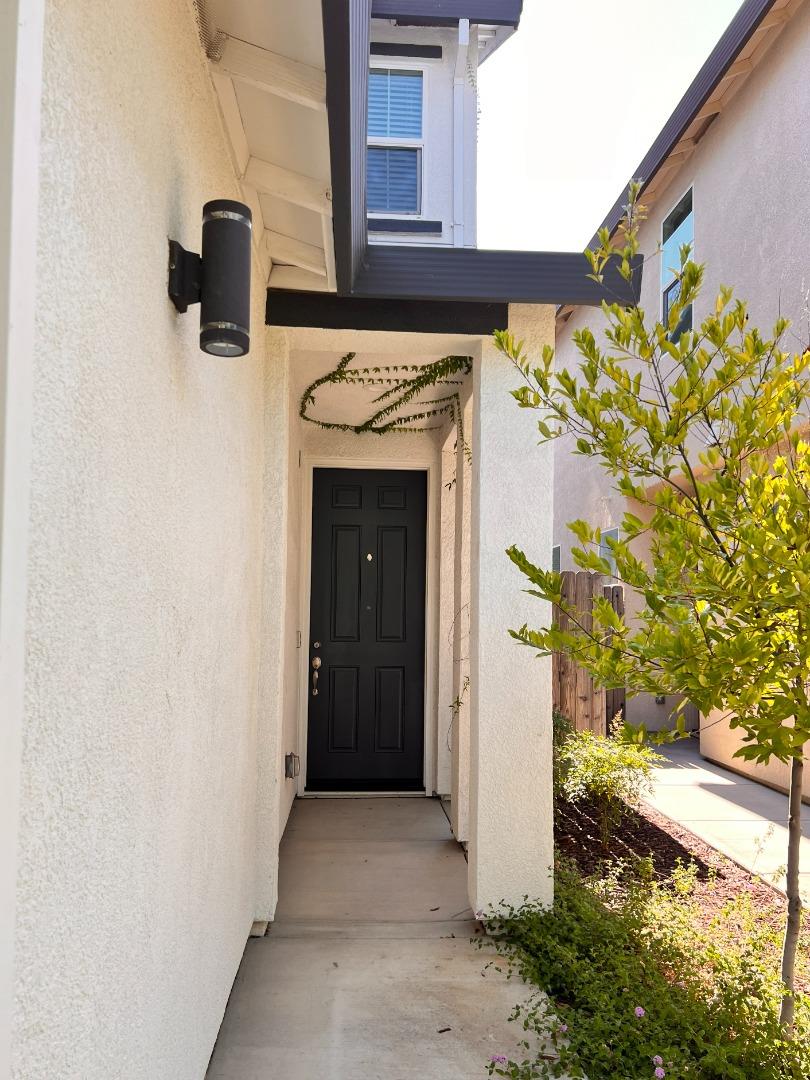 8362 Lemberger Way Sacramento, CA 95829 - Photo 2 of 28 a view of entryway front of house