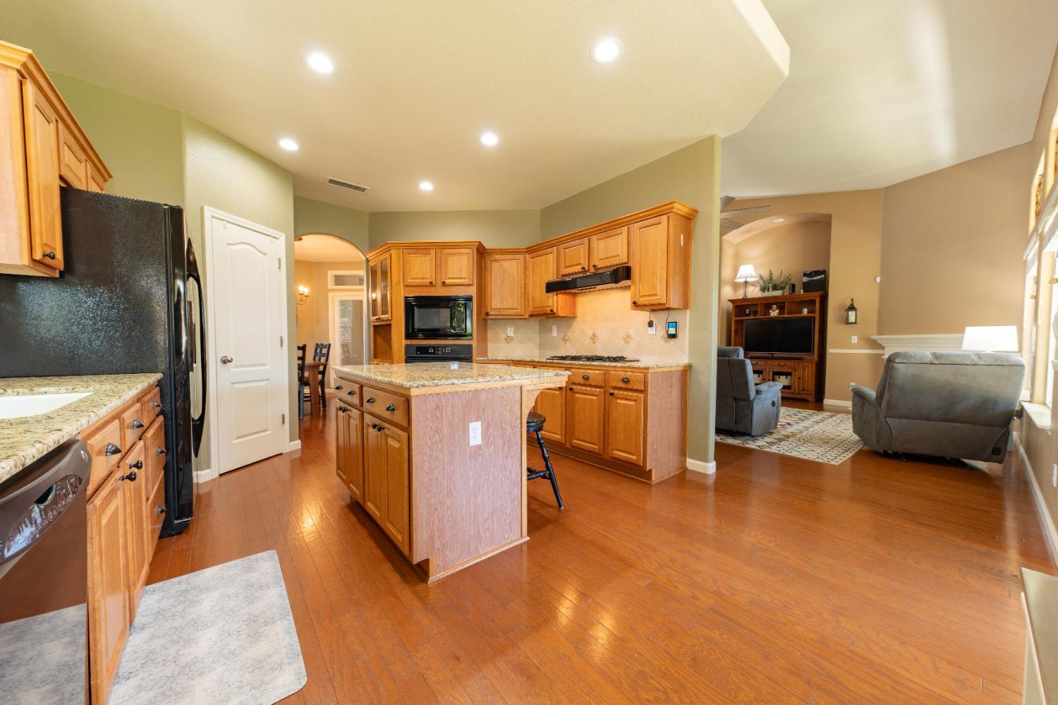 1029 Freedom Drive Lemoore, CA 93245 - Photo 12 of 44