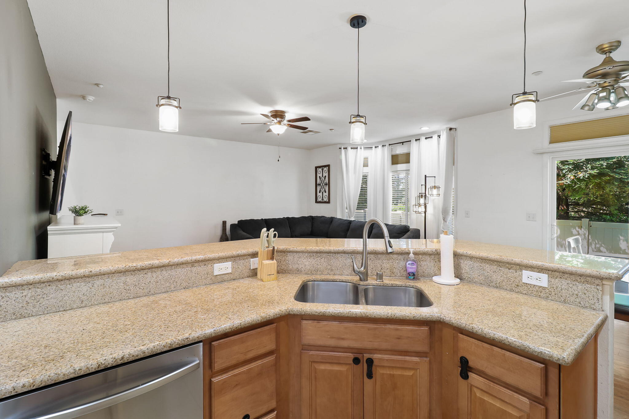 3144 Niklaus Path Redding, CA 96002 - Photo 9 of 24 Kitchen